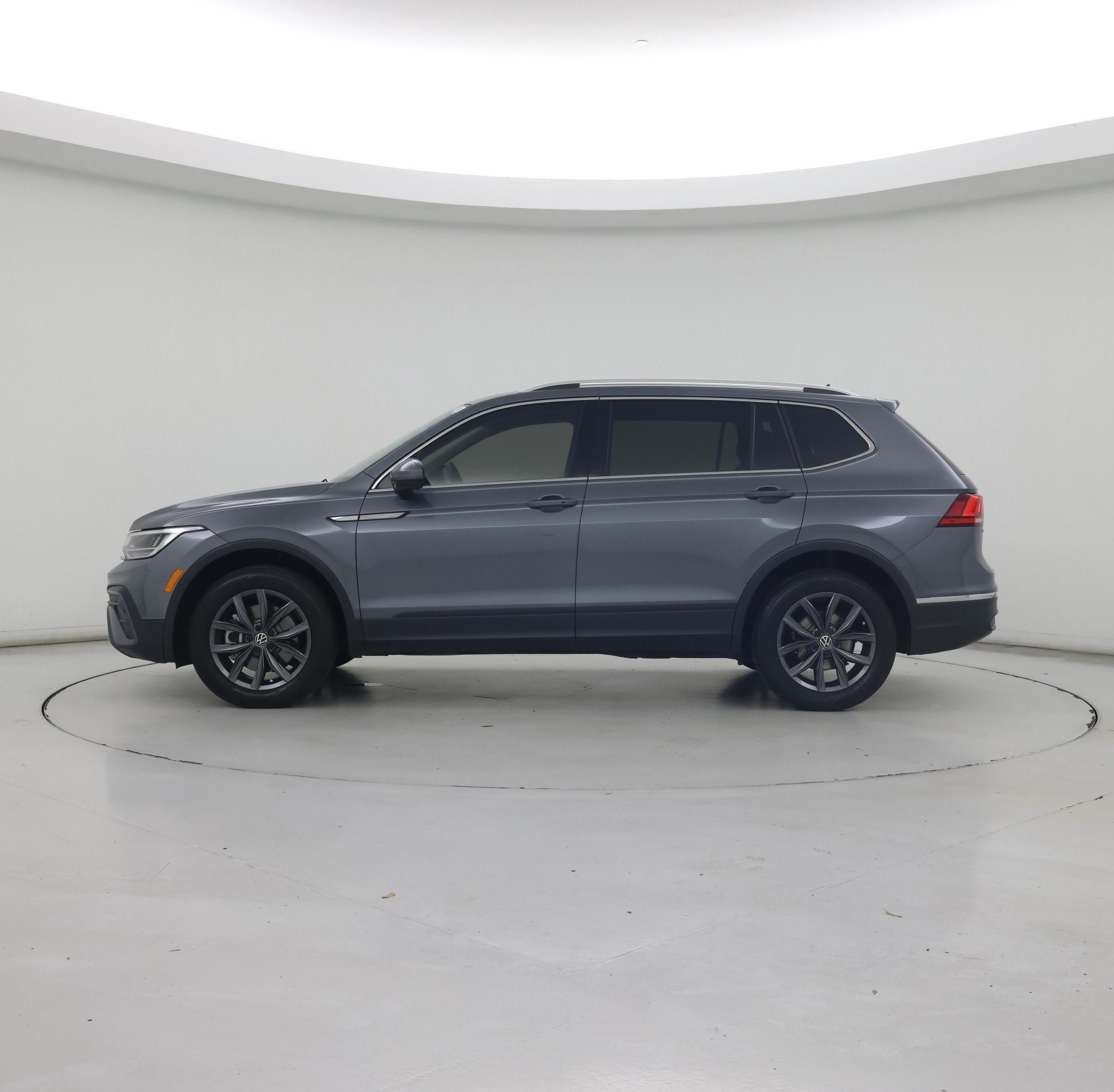 Thumbnail: 2023 Volkswagen Tiguan - 3
