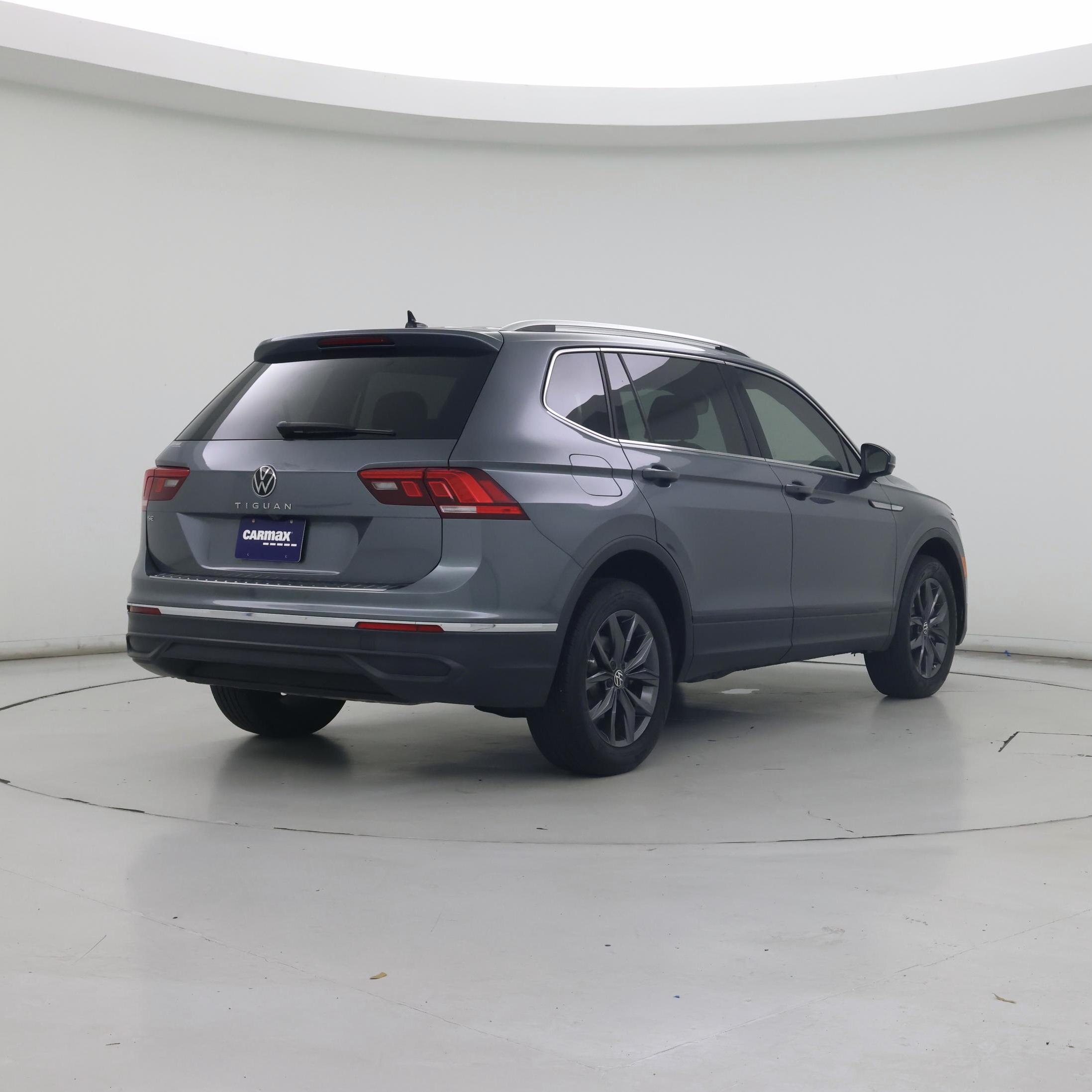 Thumbnail: 2023 Volkswagen Tiguan - 8