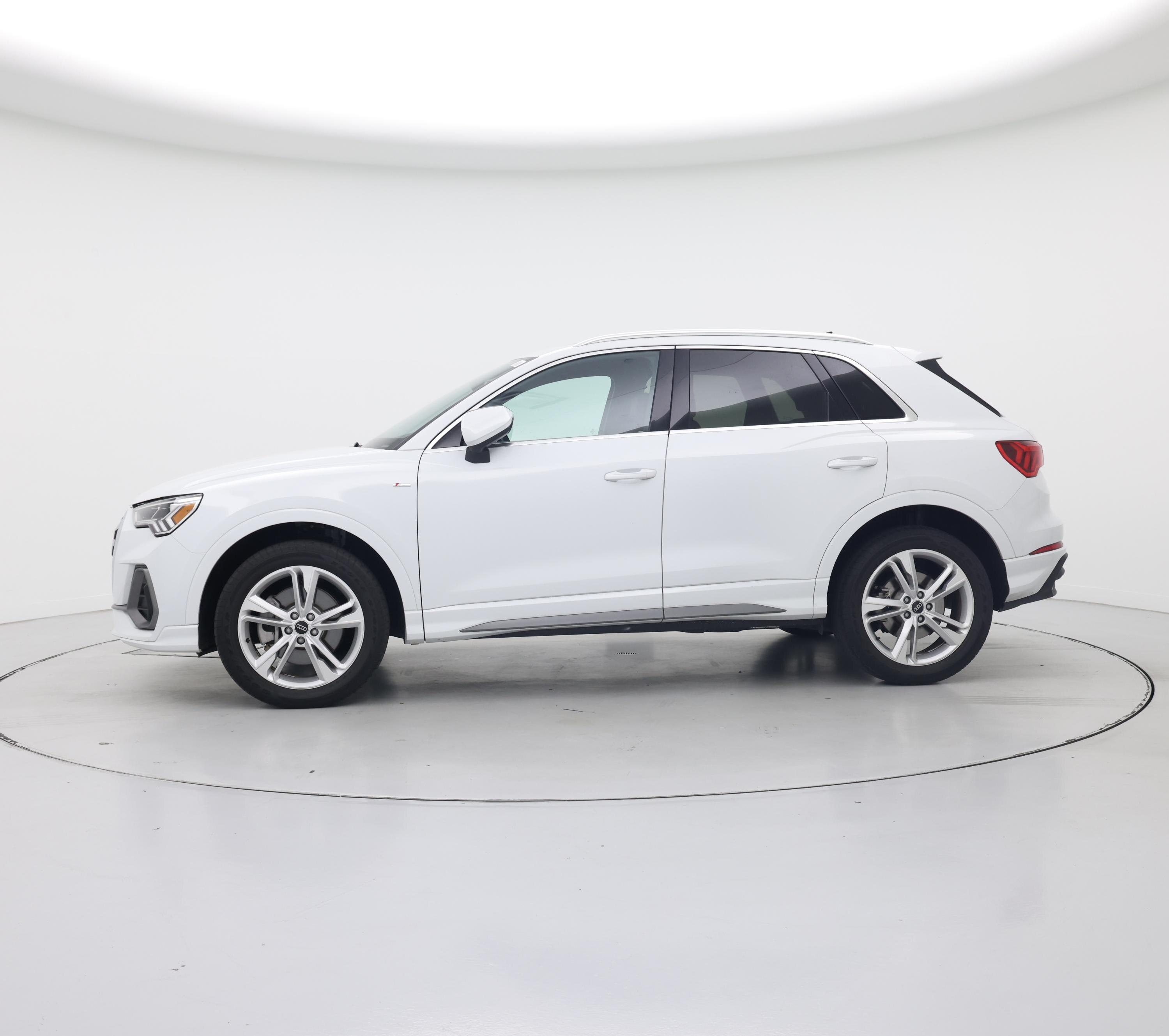 Thumbnail: 2023 Audi Q3 - 3