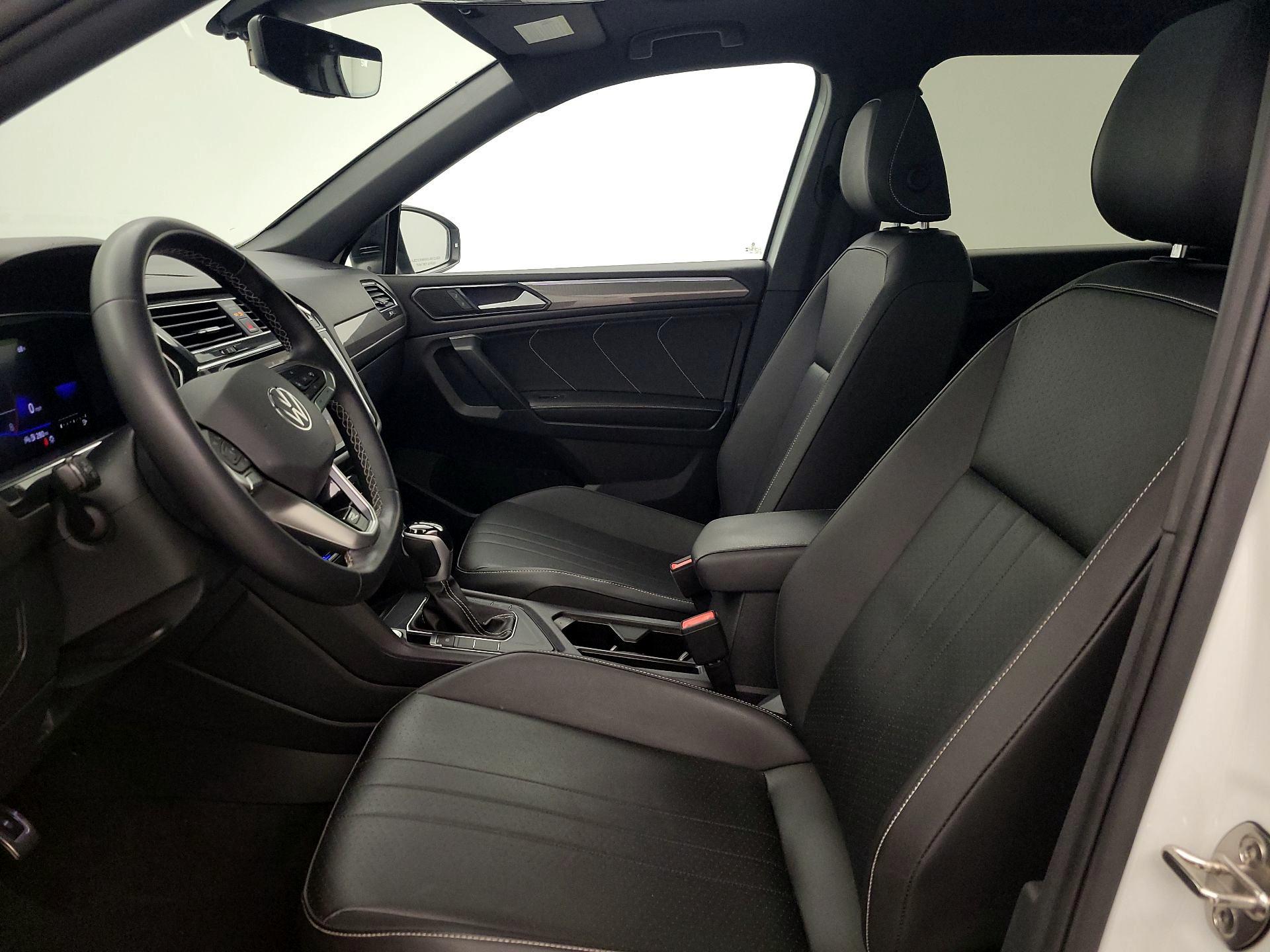 Thumbnail: 2023 Volkswagen Tiguan - 11