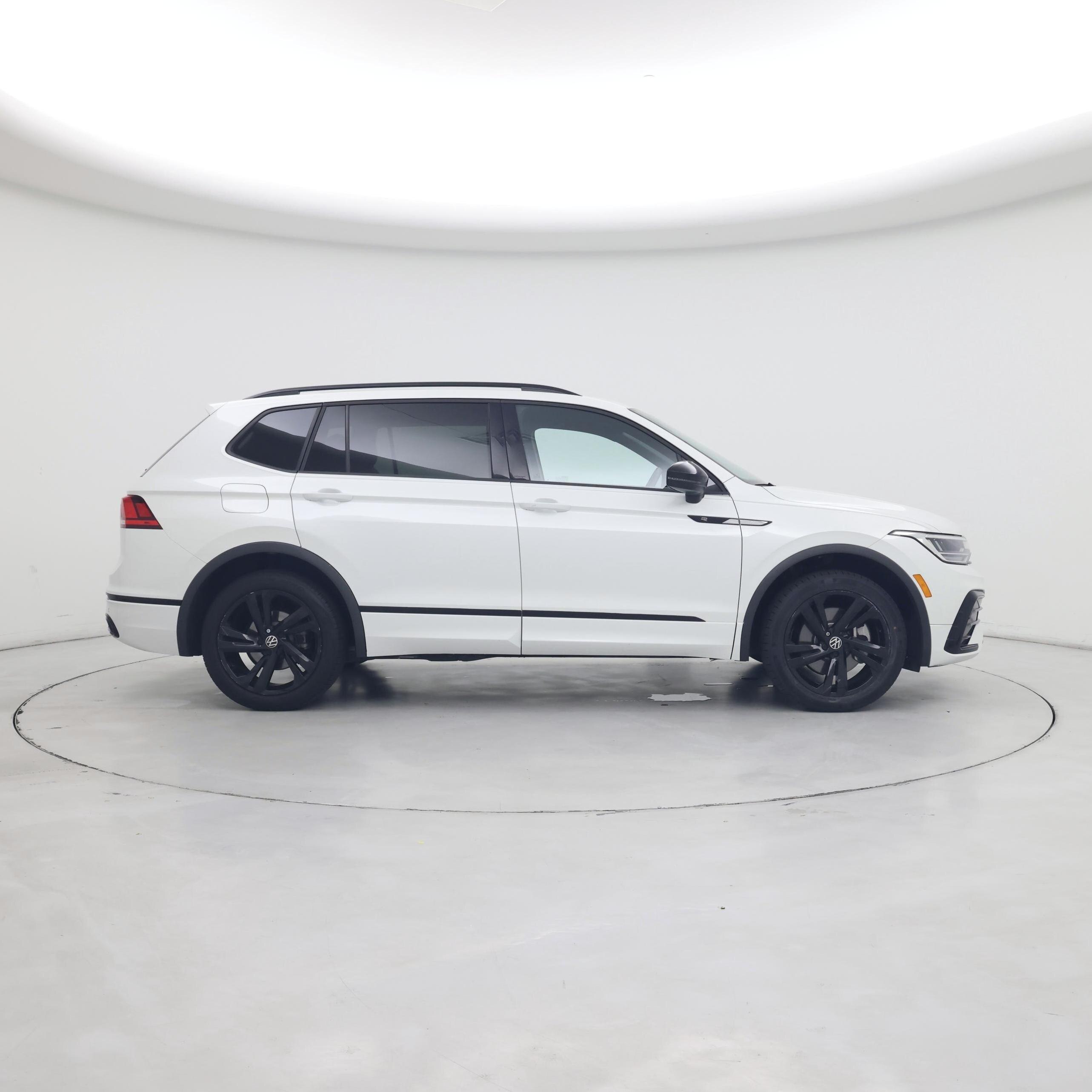 Thumbnail: 2023 Volkswagen Tiguan - 7