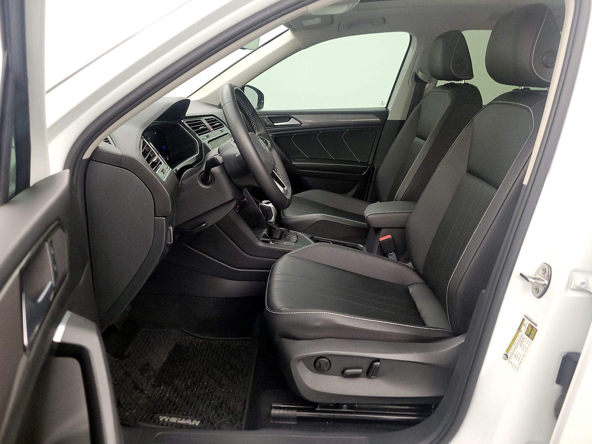 Thumbnail: 2023 Volkswagen Tiguan - 11