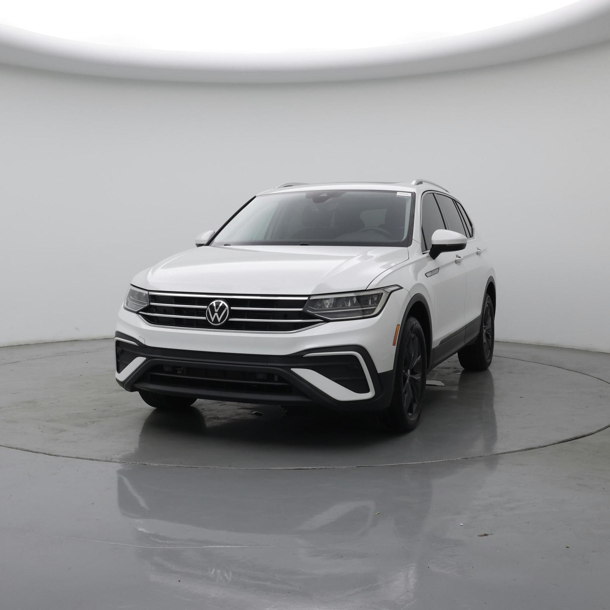 Thumbnail: 2023 Volkswagen Tiguan - 4