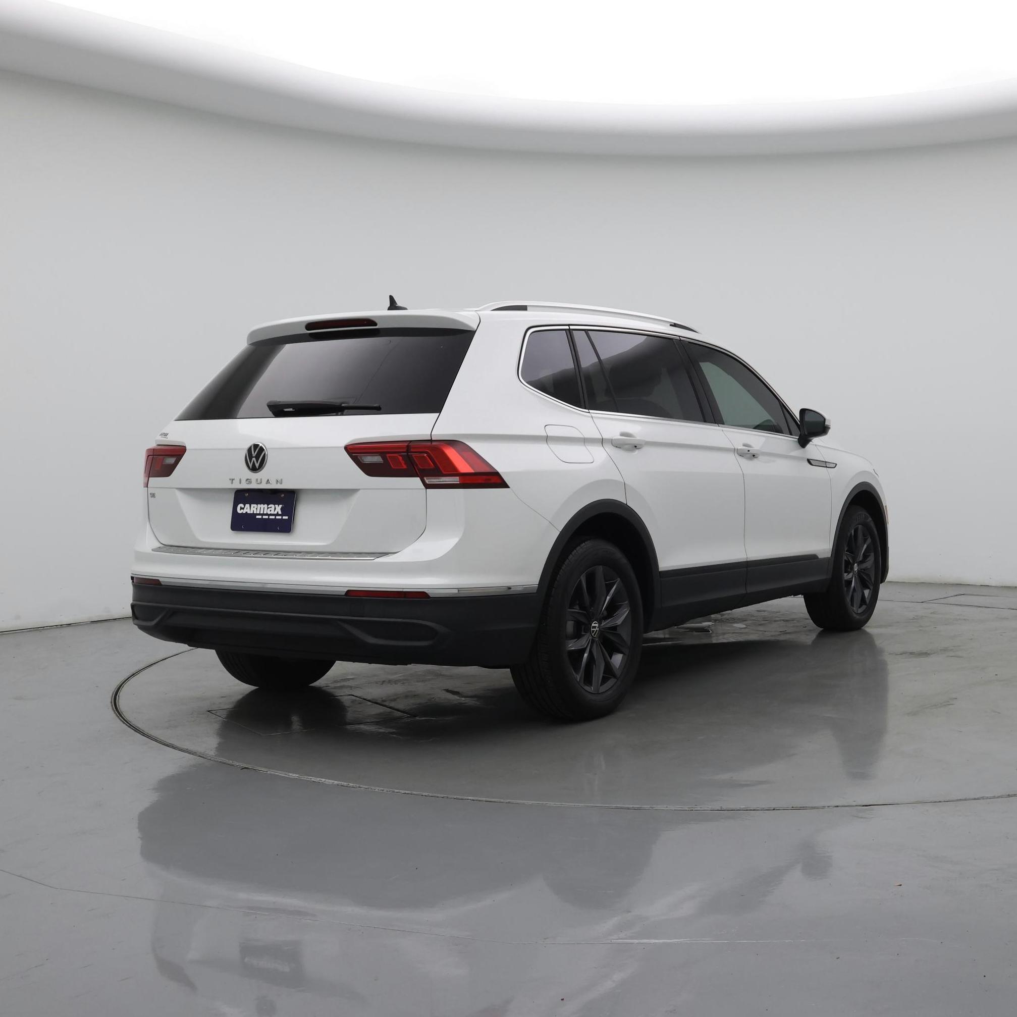 Thumbnail: 2023 Volkswagen Tiguan - 8