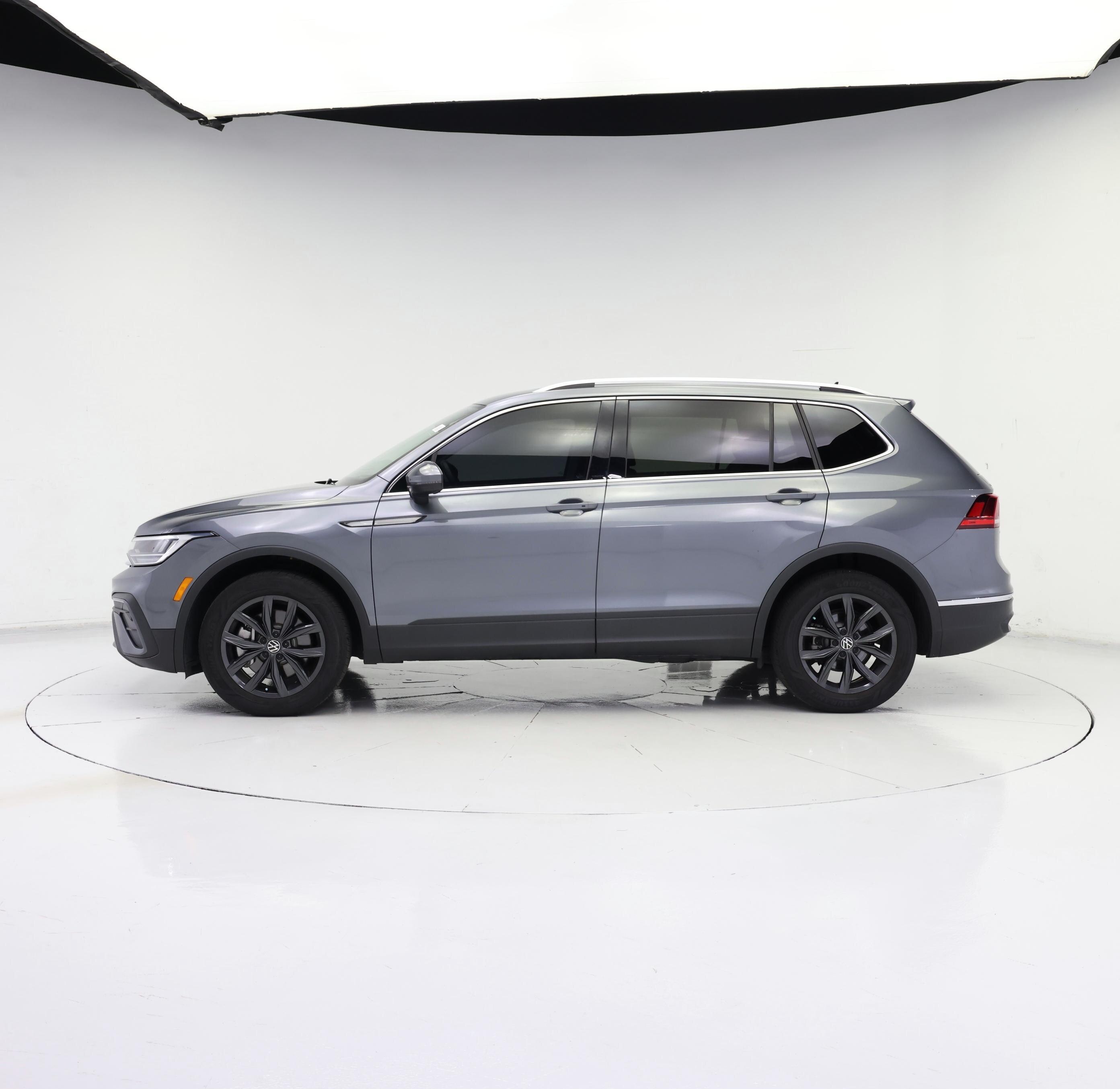 Thumbnail: 2024 Volkswagen Tiguan - 3
