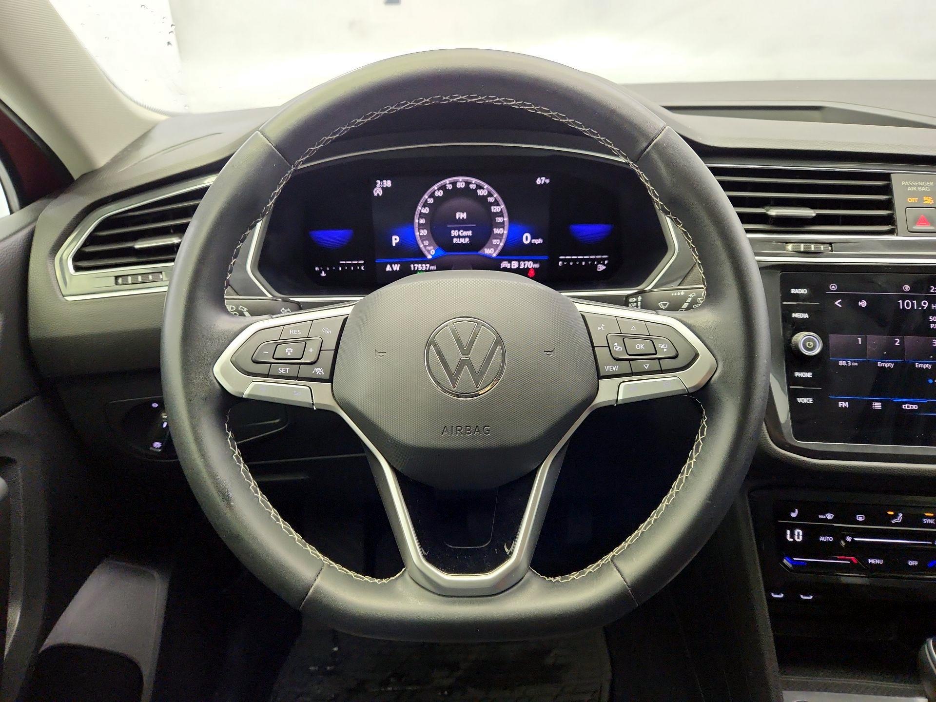 Thumbnail: 2023 Volkswagen Tiguan - 10