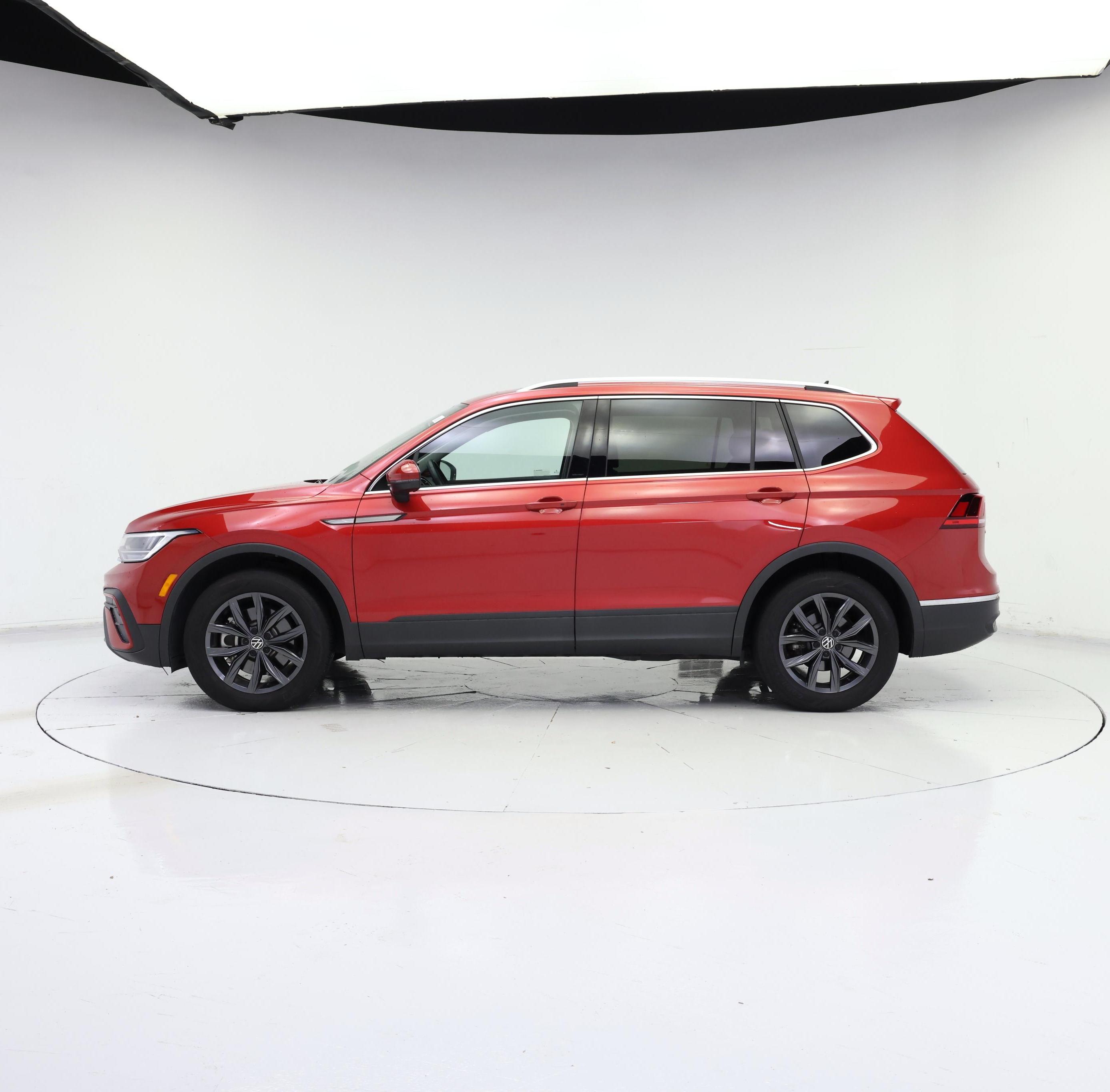 Thumbnail: 2023 Volkswagen Tiguan - 3