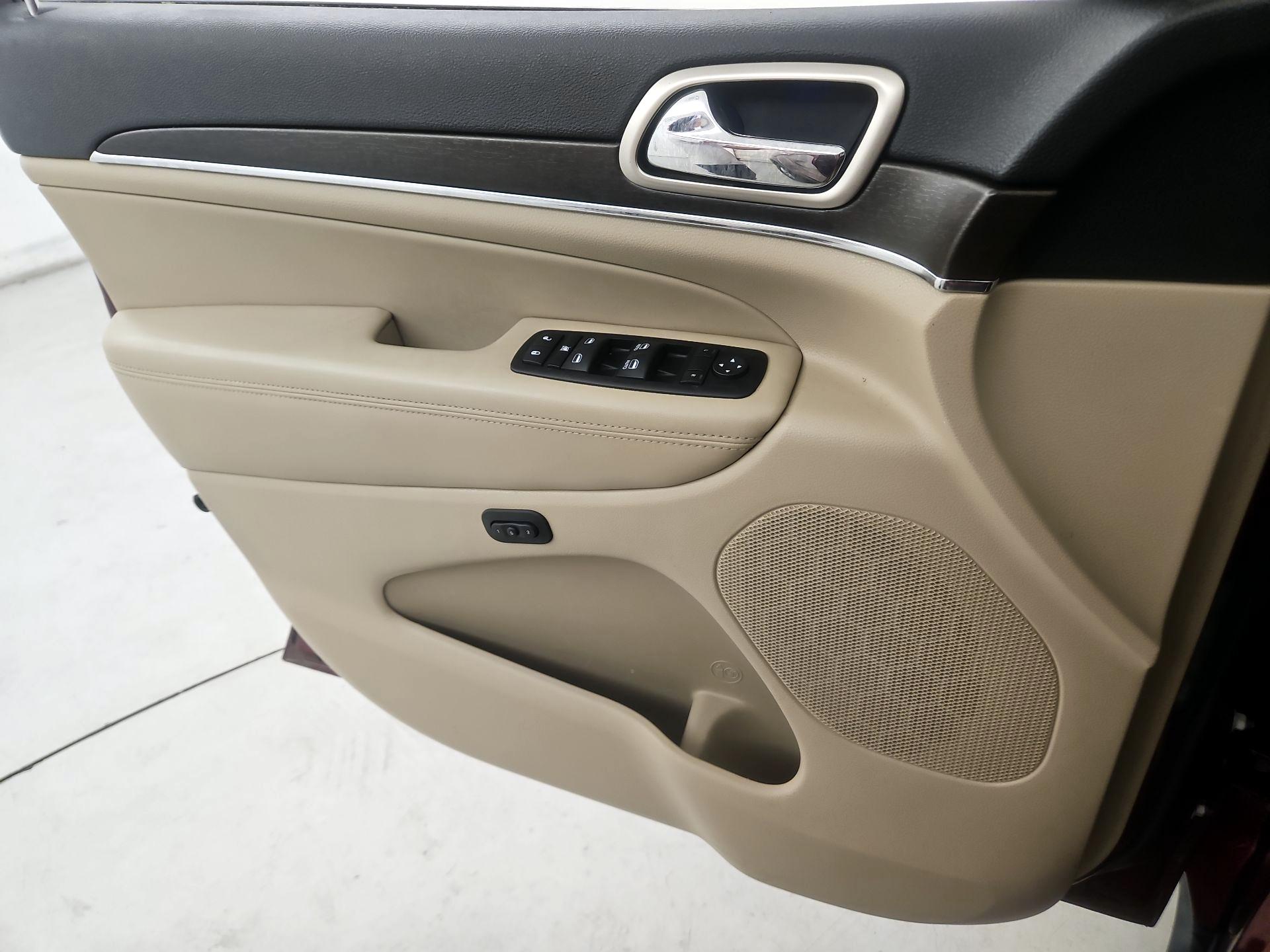 Thumbnail: 2016 Jeep Grand Cherokee - 12