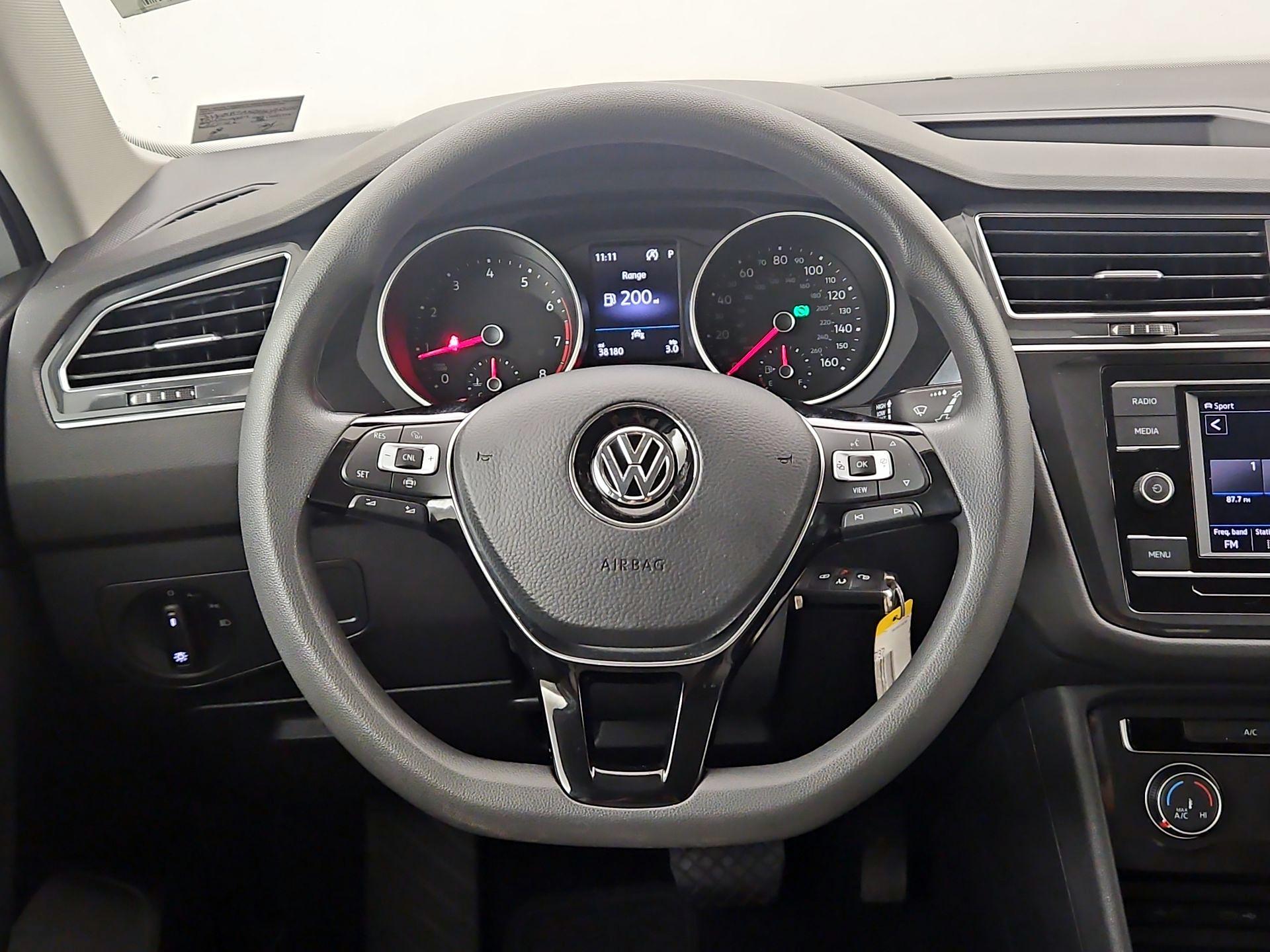 Thumbnail: 2021 Volkswagen Tiguan - 10
