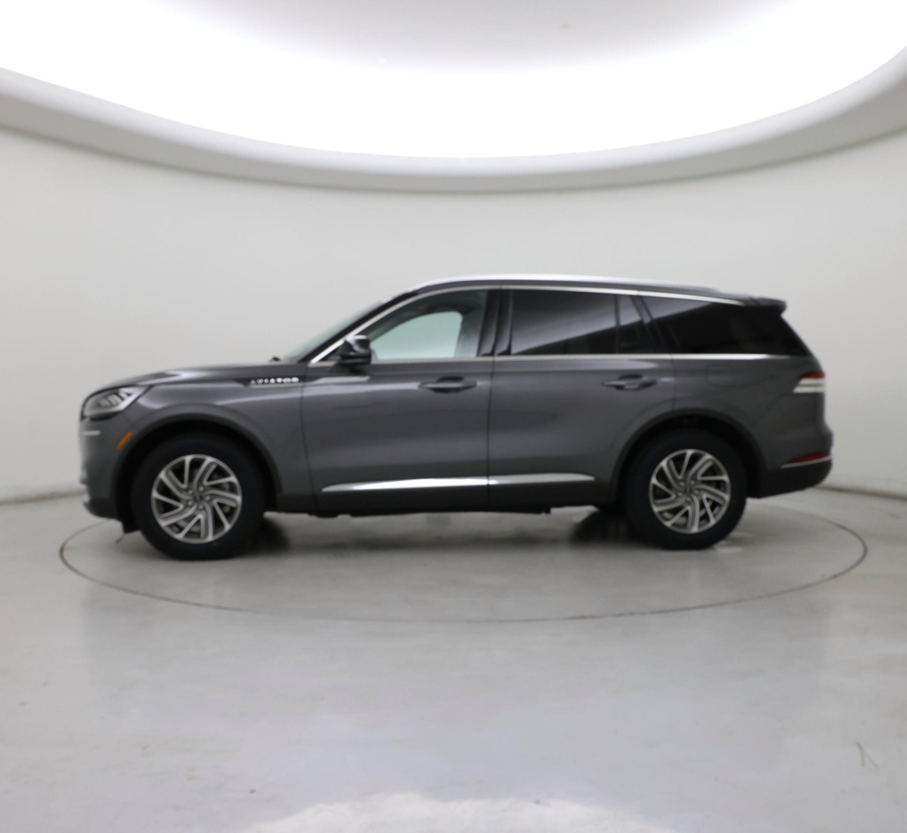 Thumbnail: 2023 Lincoln Aviator - 3