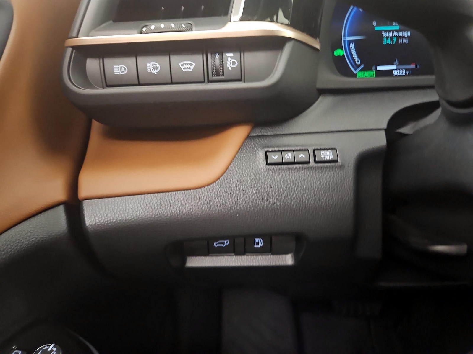 2025 Toyota Crown Signia XLE - Photo 14