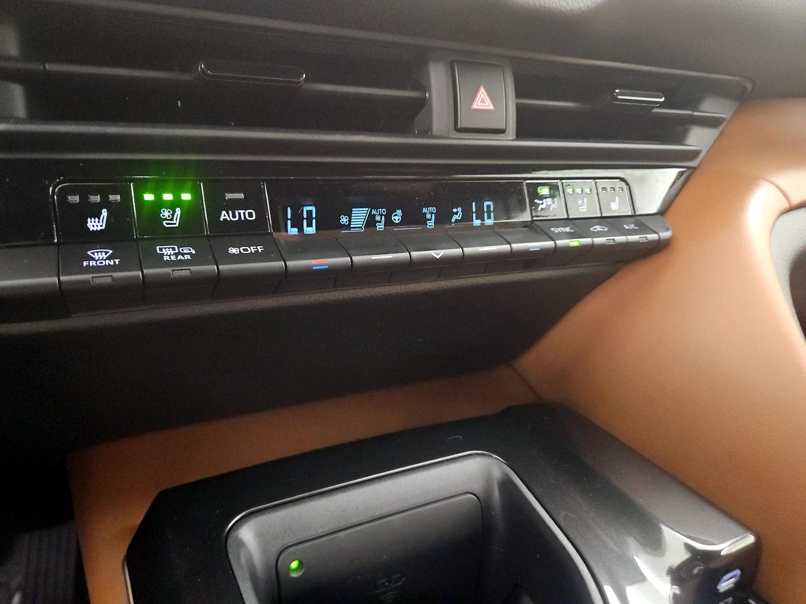 2025 Toyota Crown Signia XLE - Photo 17