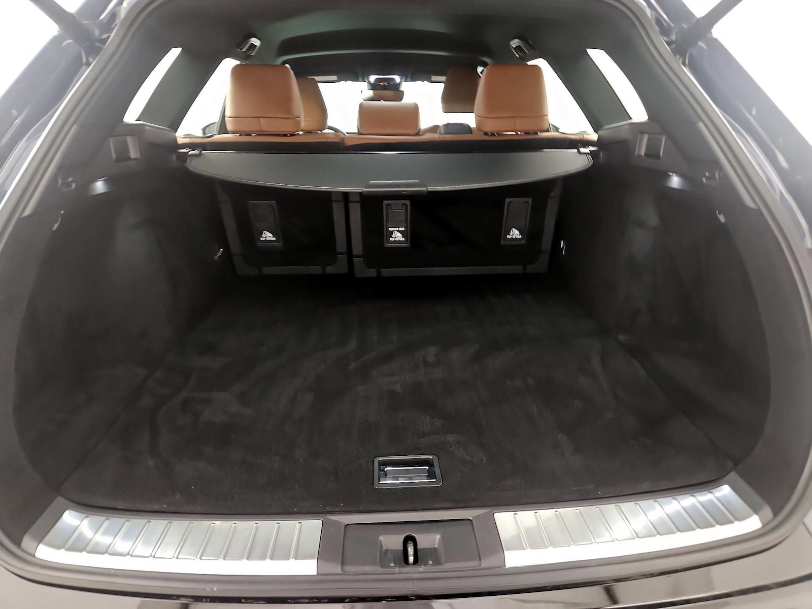 2025 Toyota Crown Signia XLE - Photo 21
