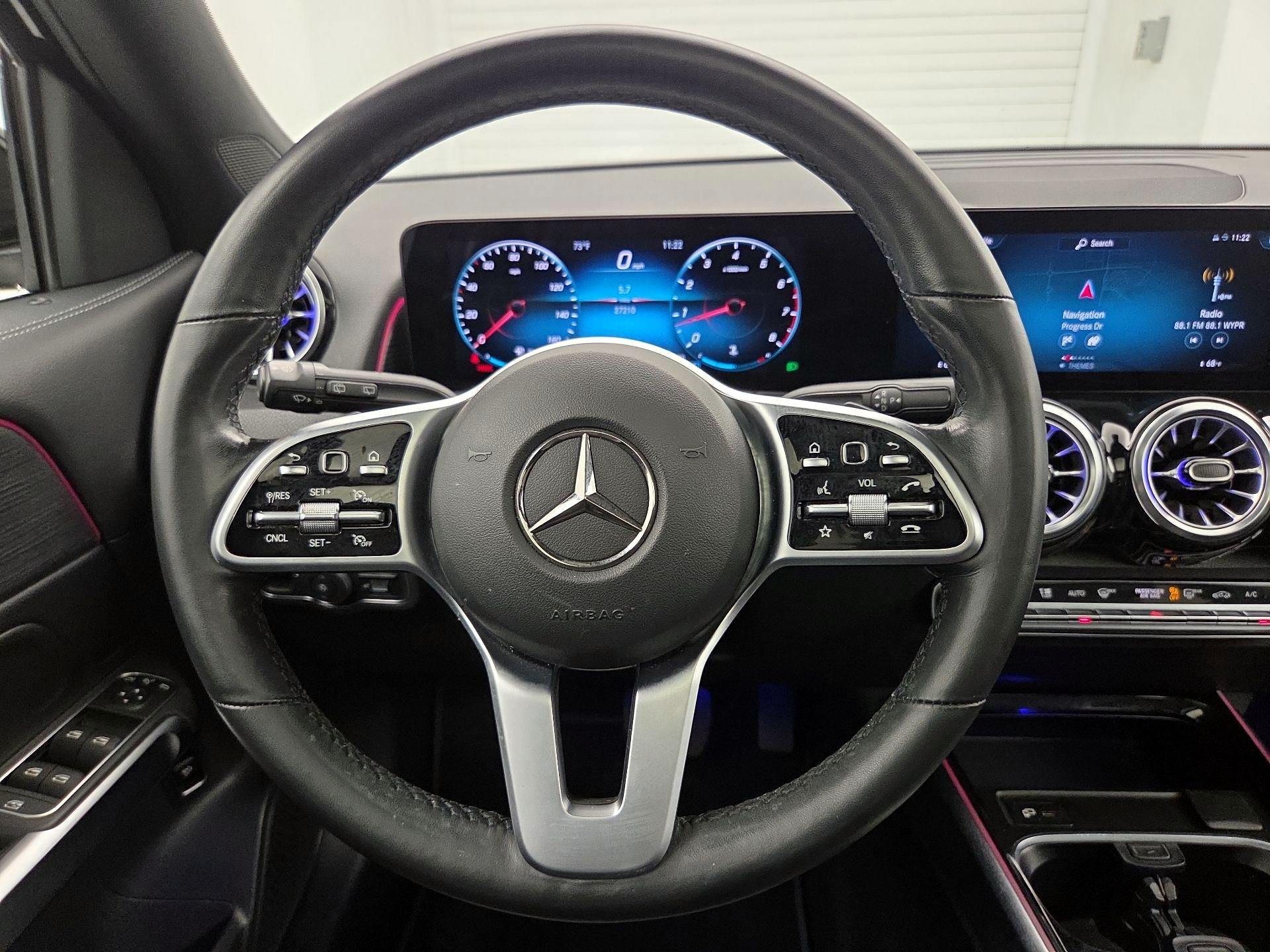 Thumbnail: 2022 Mercedes-Benz GLB - 10