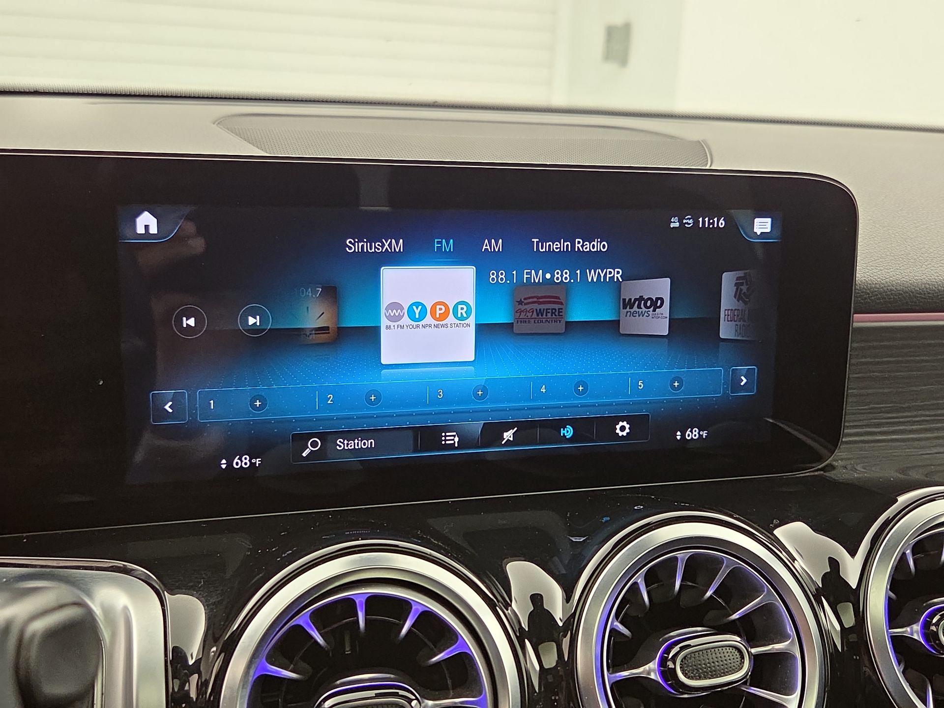 Thumbnail: 2022 Mercedes-Benz GLB - 16