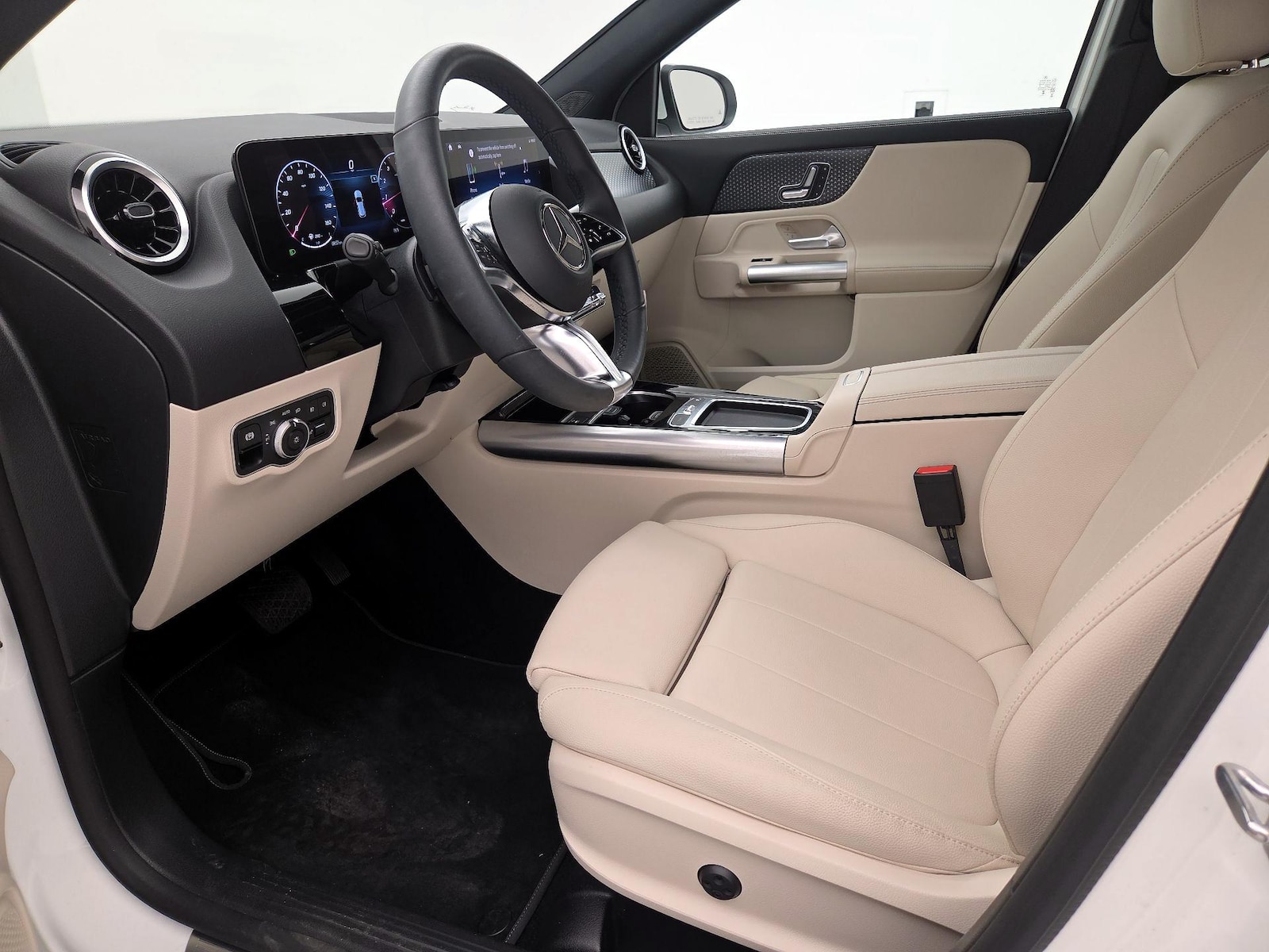 Side Airbags & Leatherette Seats
