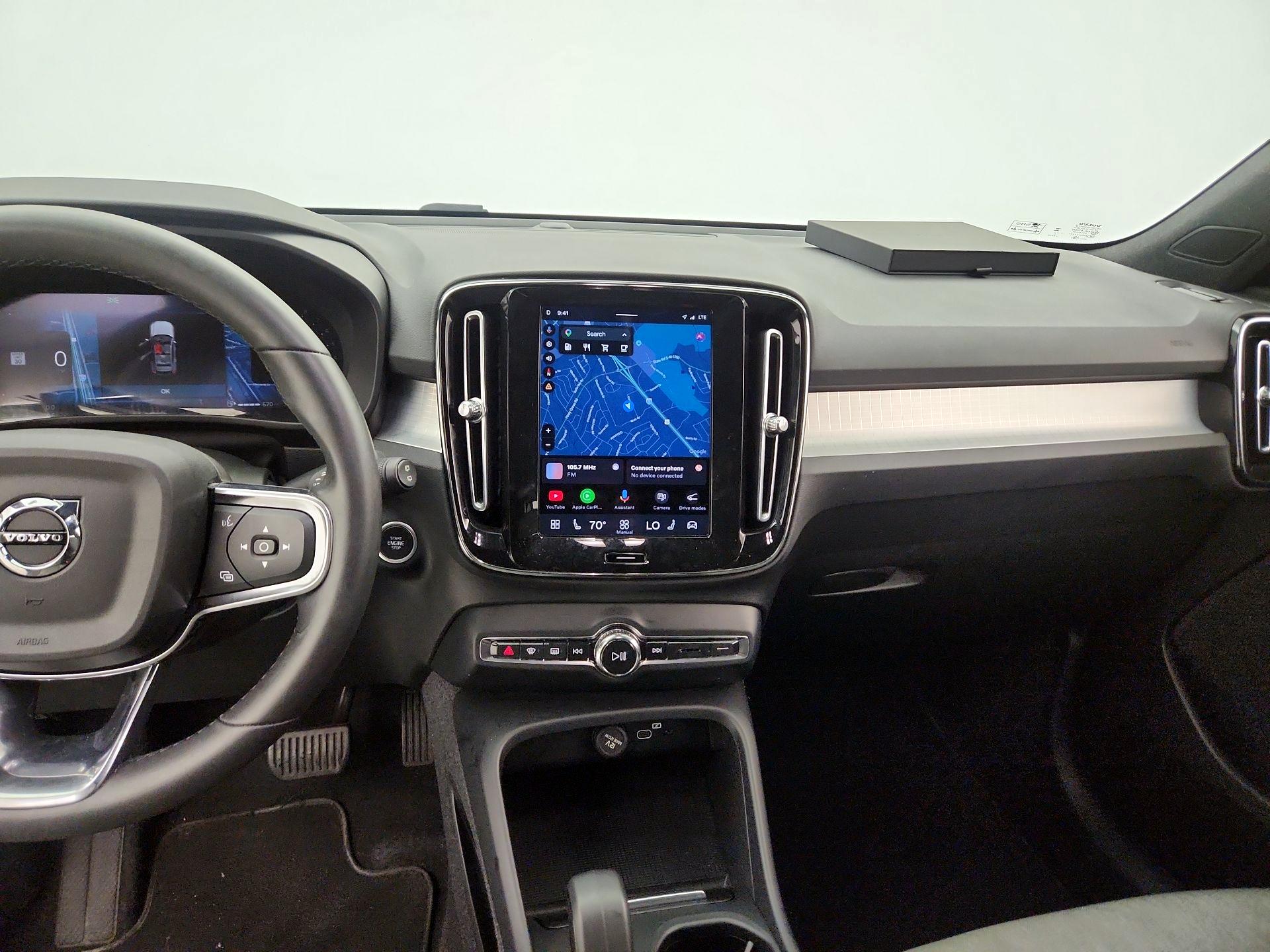 Thumbnail: 2023 Volvo XC40 - 9