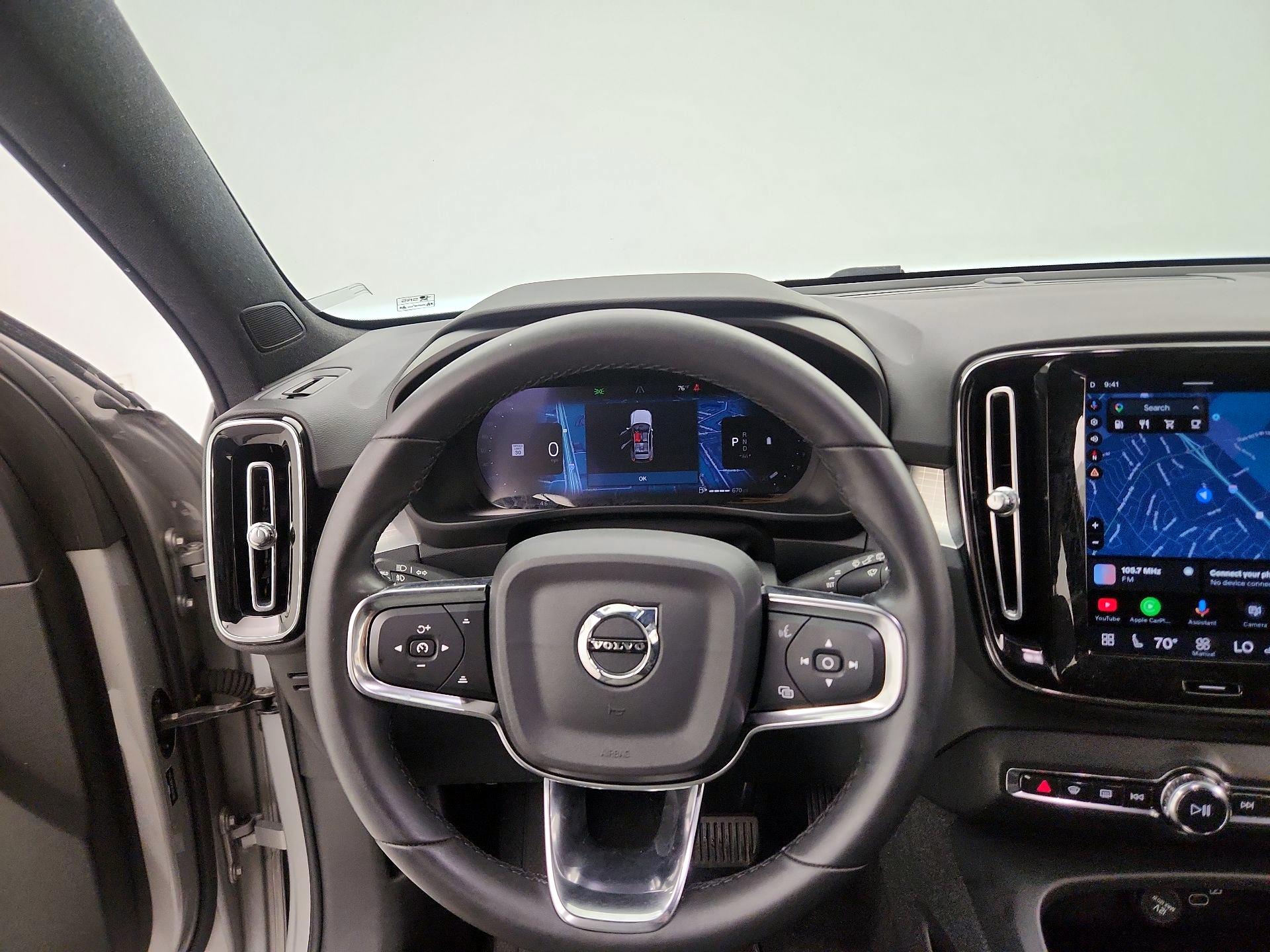 Thumbnail: 2023 Volvo XC40 - 10