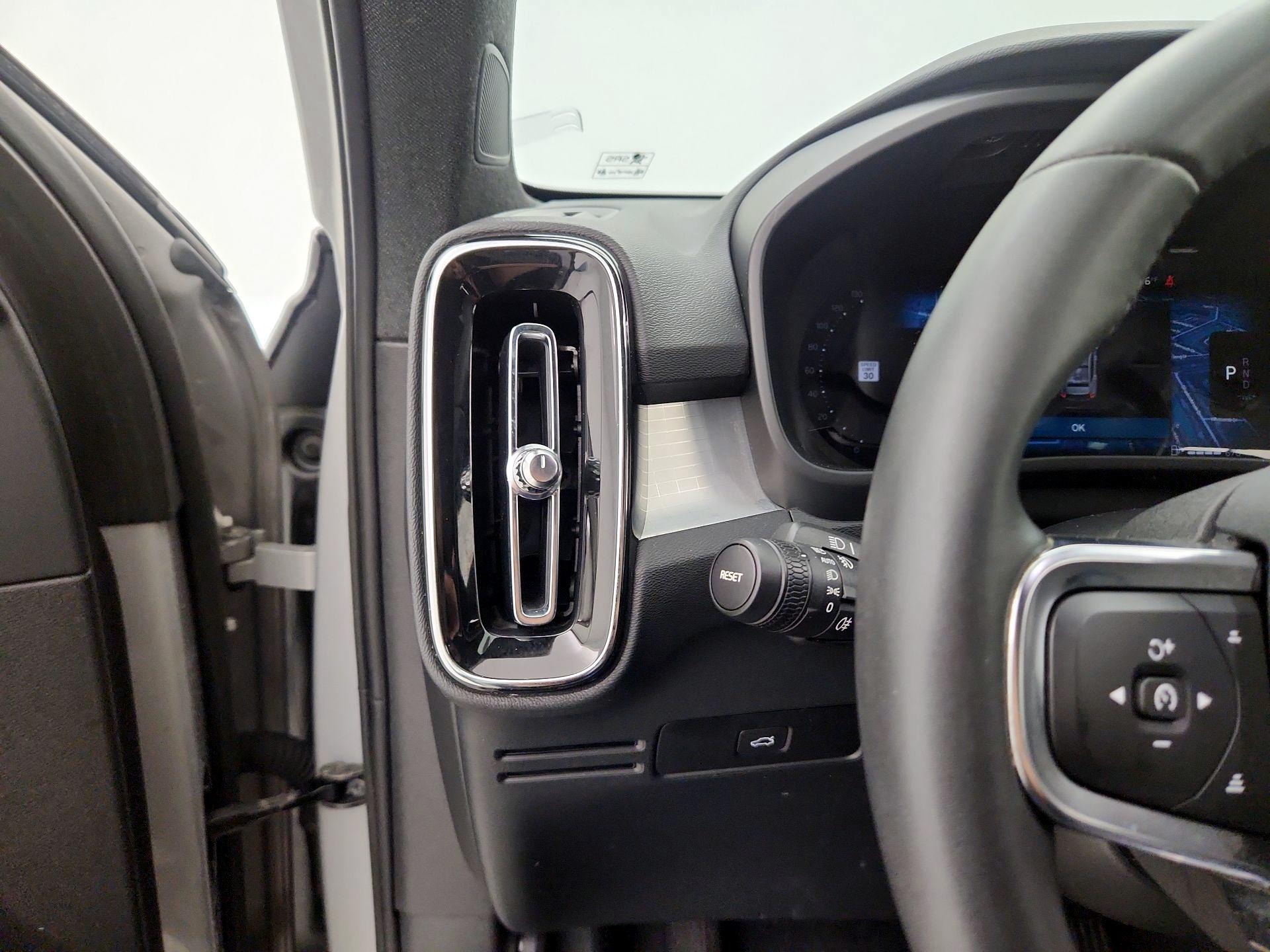 Thumbnail: 2023 Volvo XC40 - 13