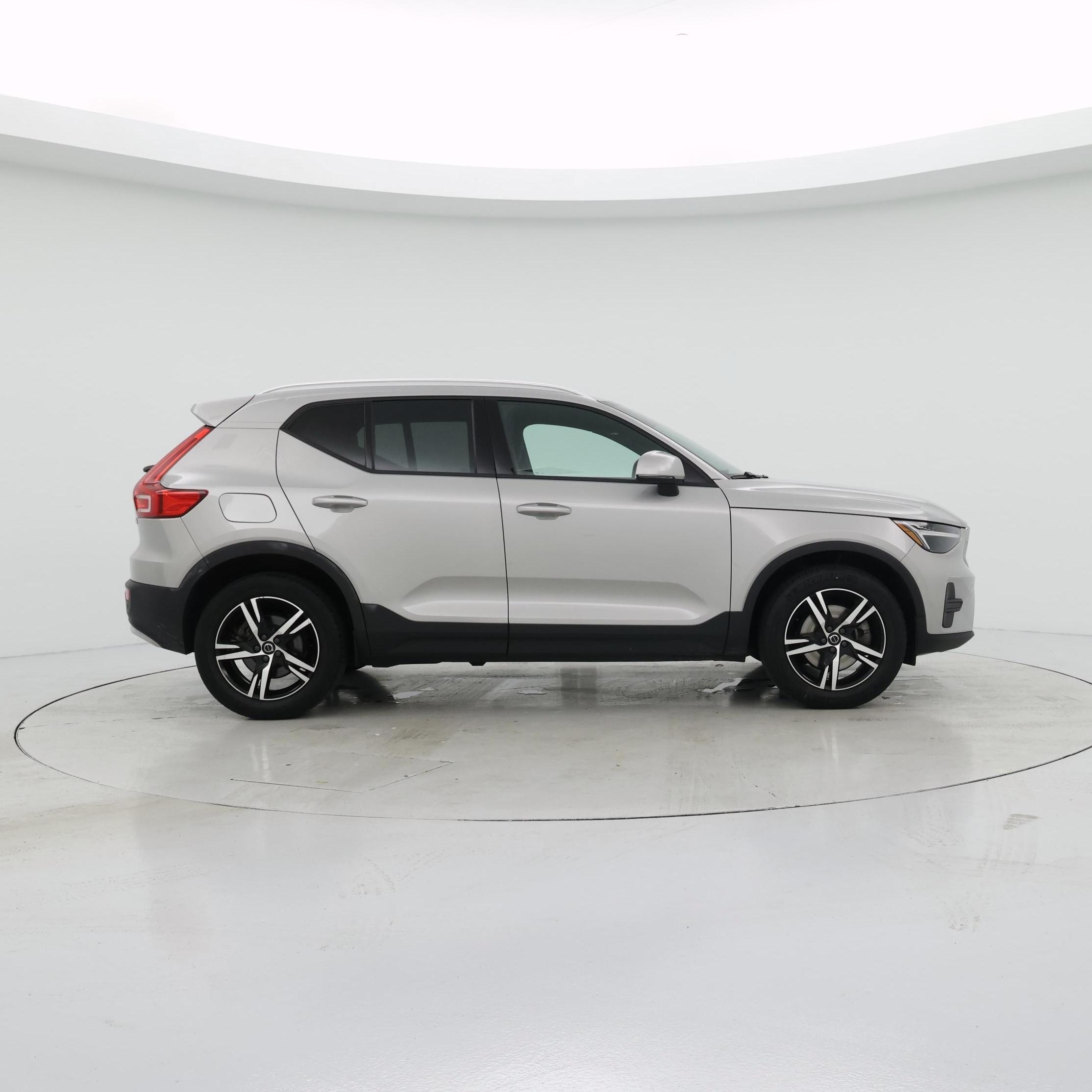Thumbnail: 2023 Volvo XC40 - 7