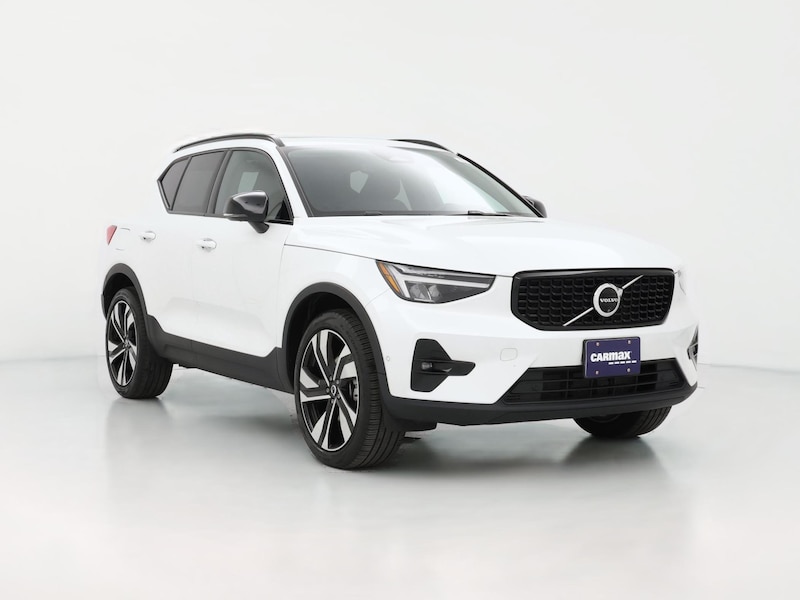 2024 Volvo XC40 B5 Plus Dark Theme