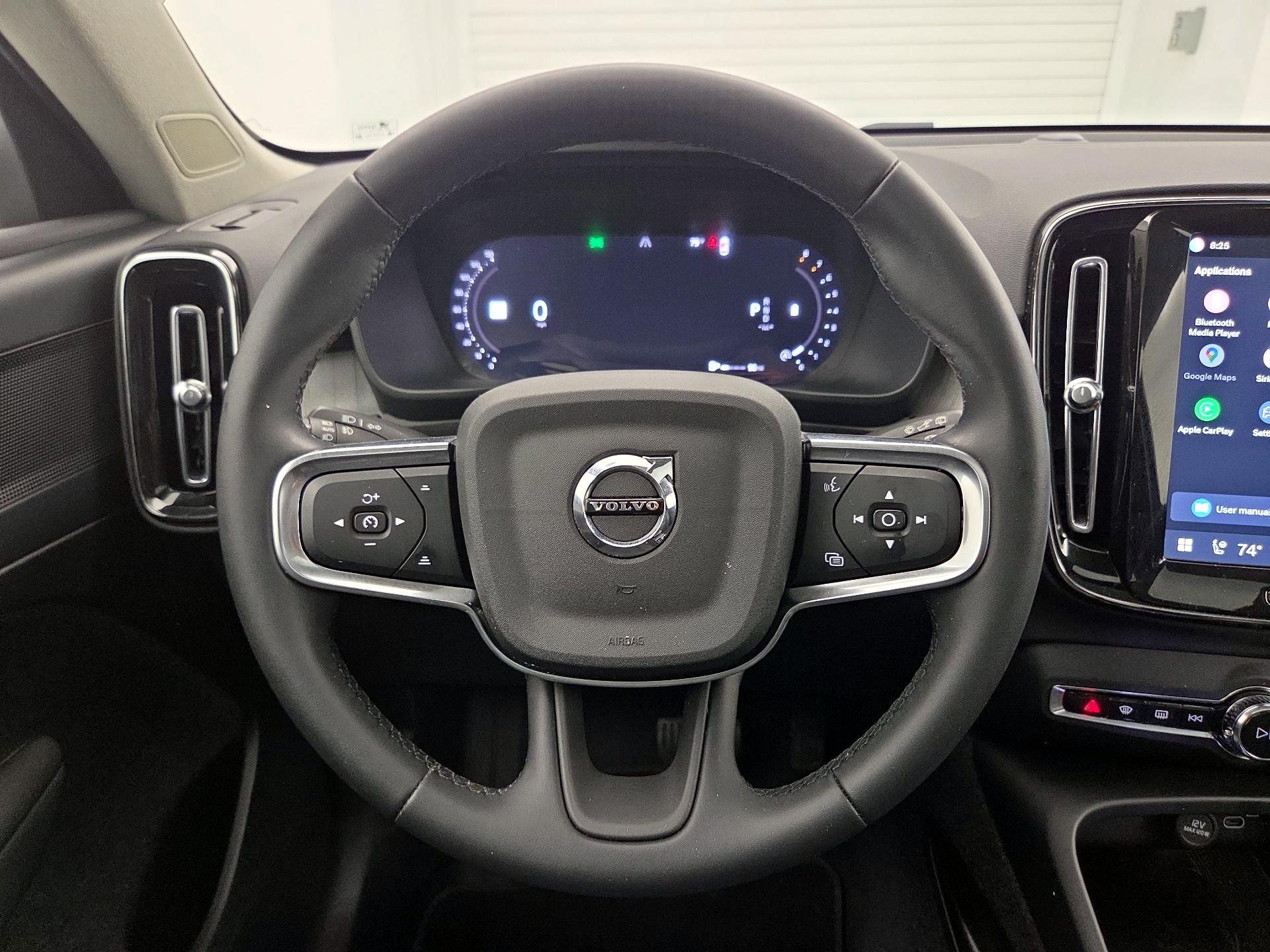 Thumbnail: 2024 Volvo XC40 - 10