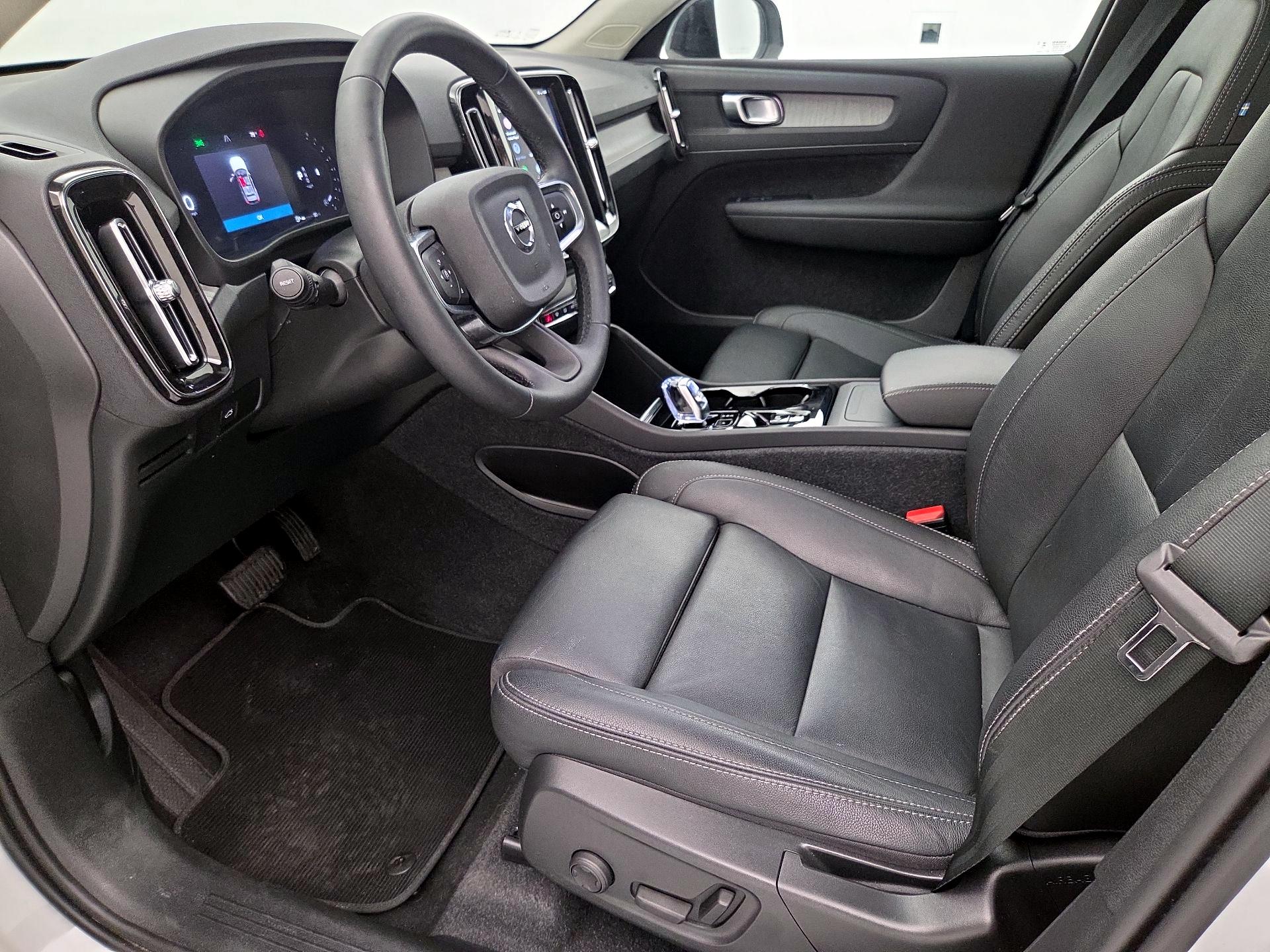 Thumbnail: 2024 Volvo XC40 - 11
