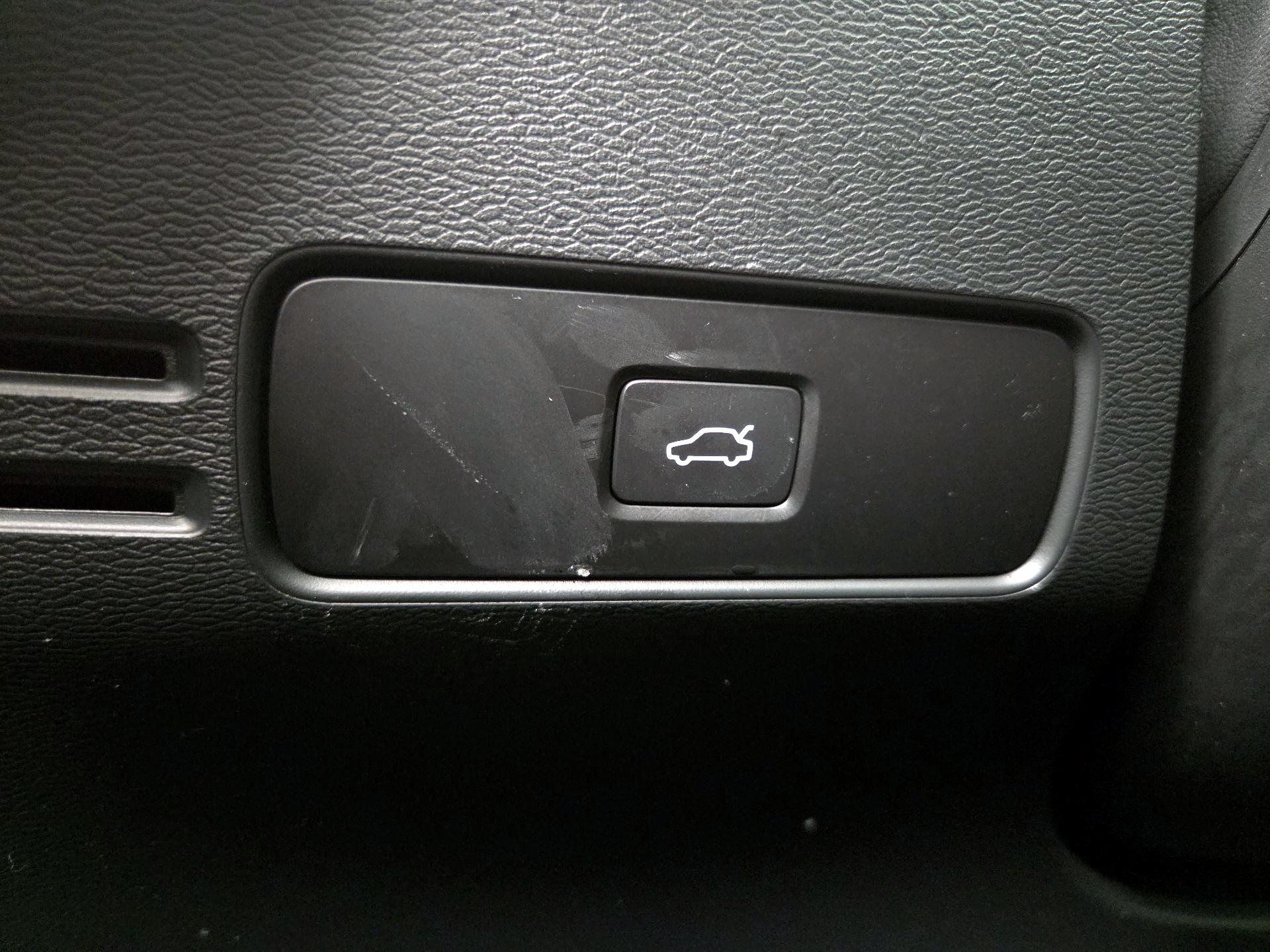Thumbnail: 2024 Volvo XC40 - 13
