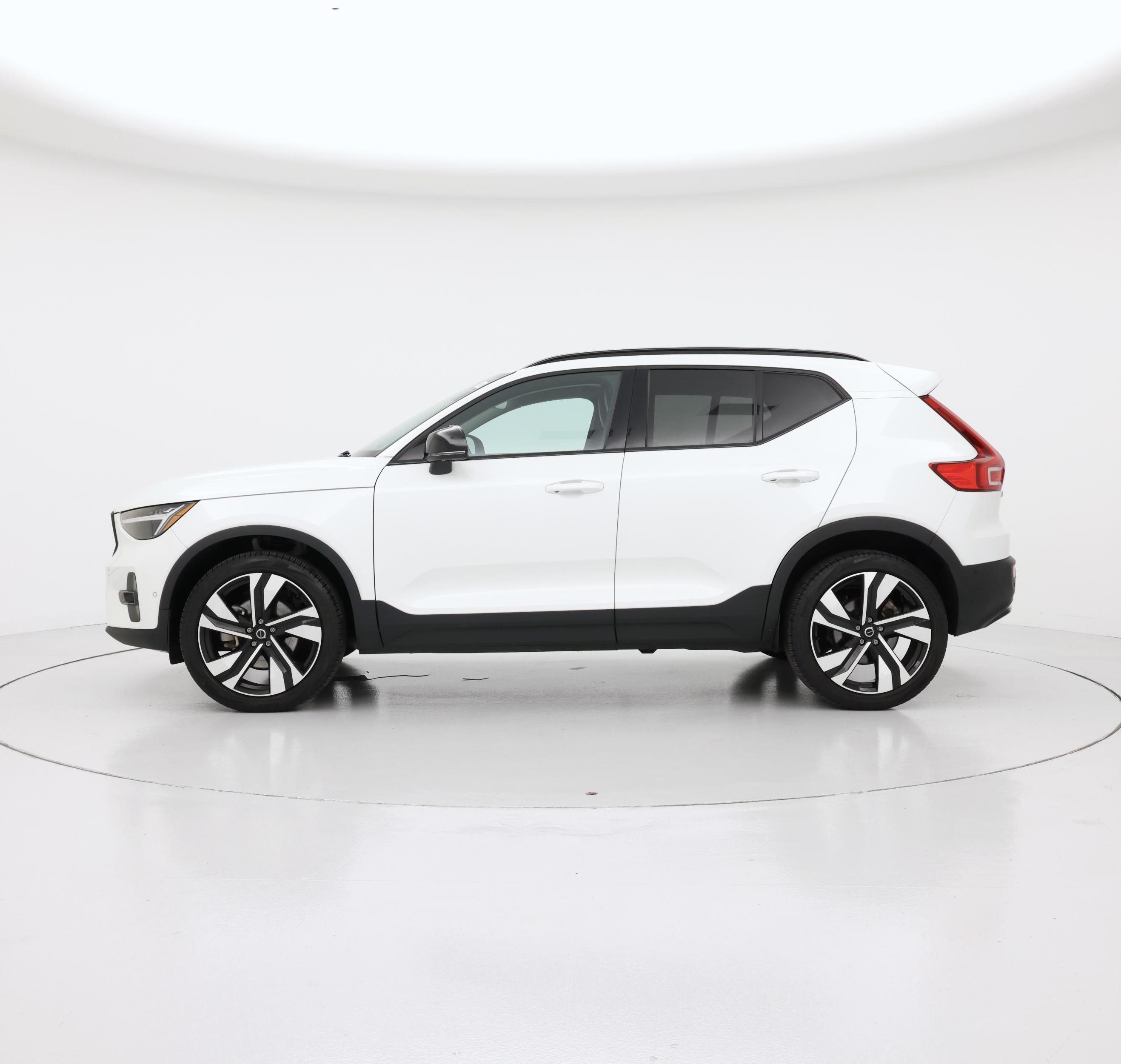 Thumbnail: 2024 Volvo XC40 - 3