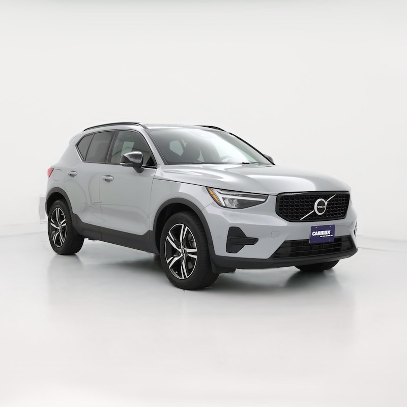 2024 Volvo XC40 B5 Core Dark Theme