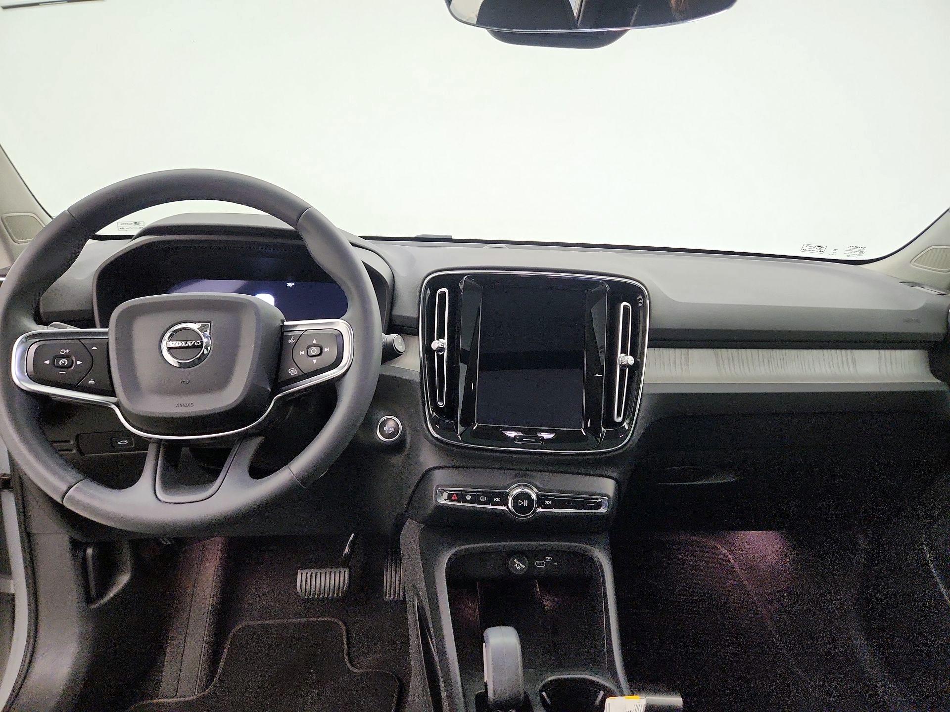 Thumbnail: 2024 Volvo XC40 - 9
