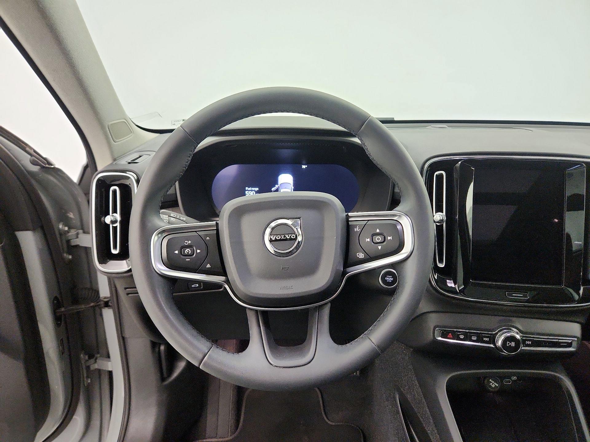 Thumbnail: 2024 Volvo XC40 - 10