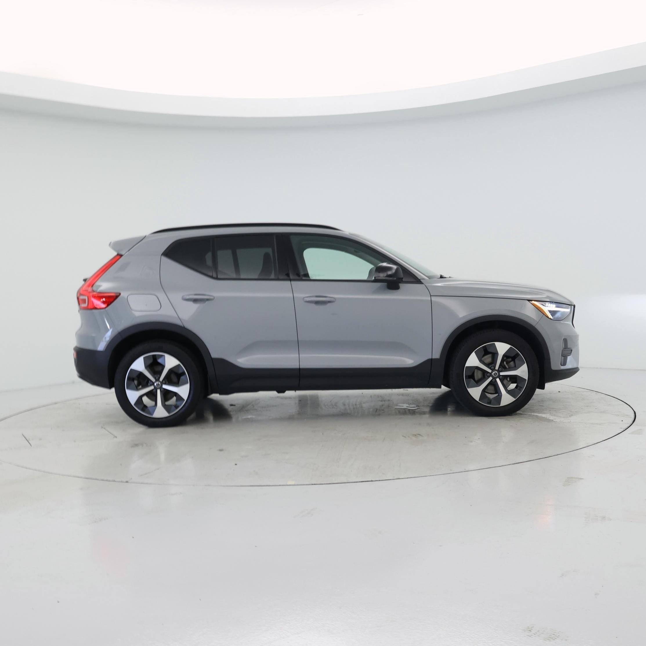 Thumbnail: 2024 Volvo XC40 - 7