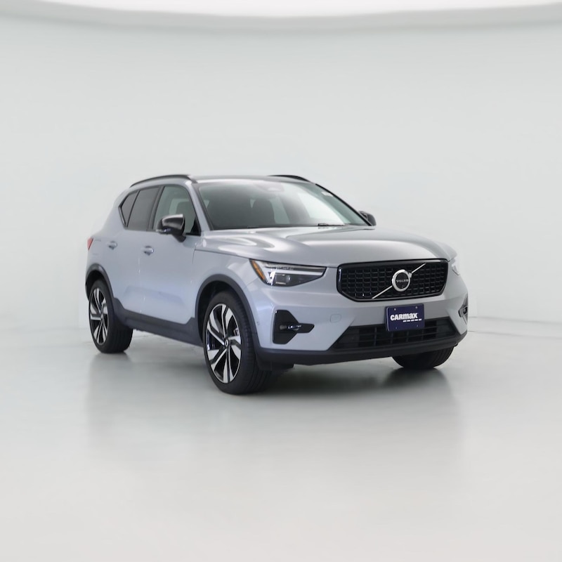 2024 Volvo XC40 B5 Plus Dark Theme