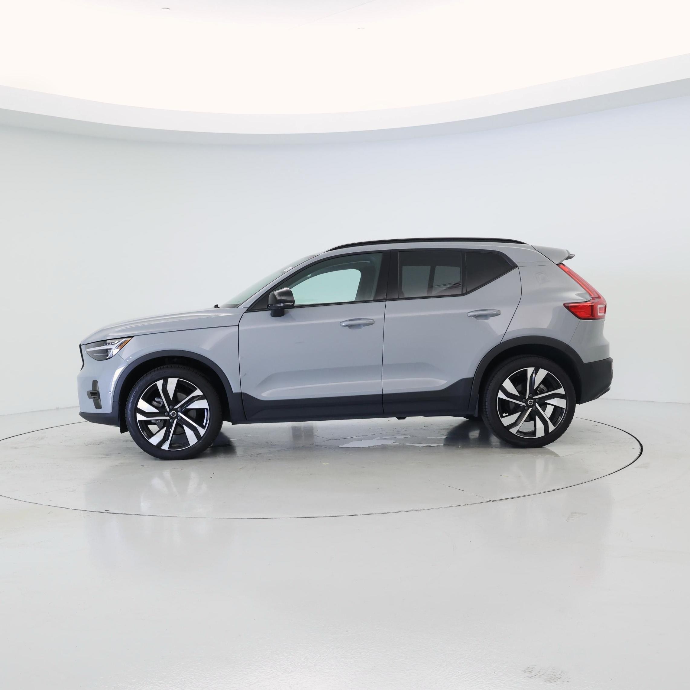Thumbnail: 2024 Volvo XC40 - 3