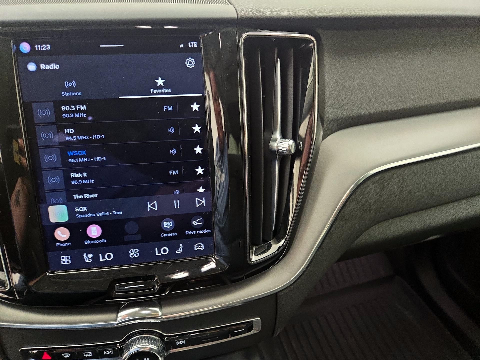 Thumbnail: 2023 Volvo XC60 - 16