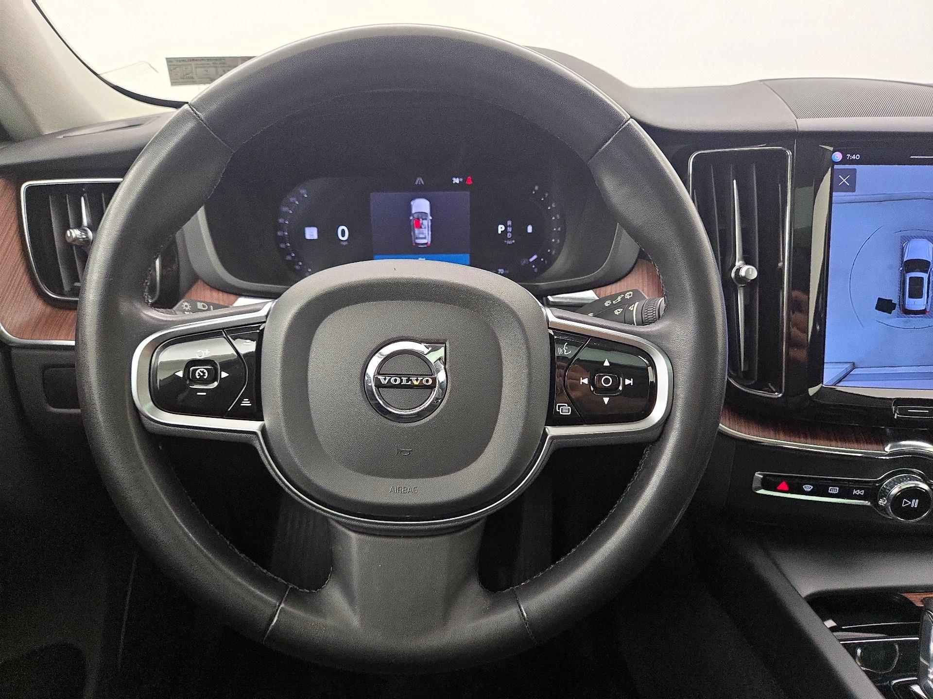 Thumbnail: 2023 Volvo XC60 - 10