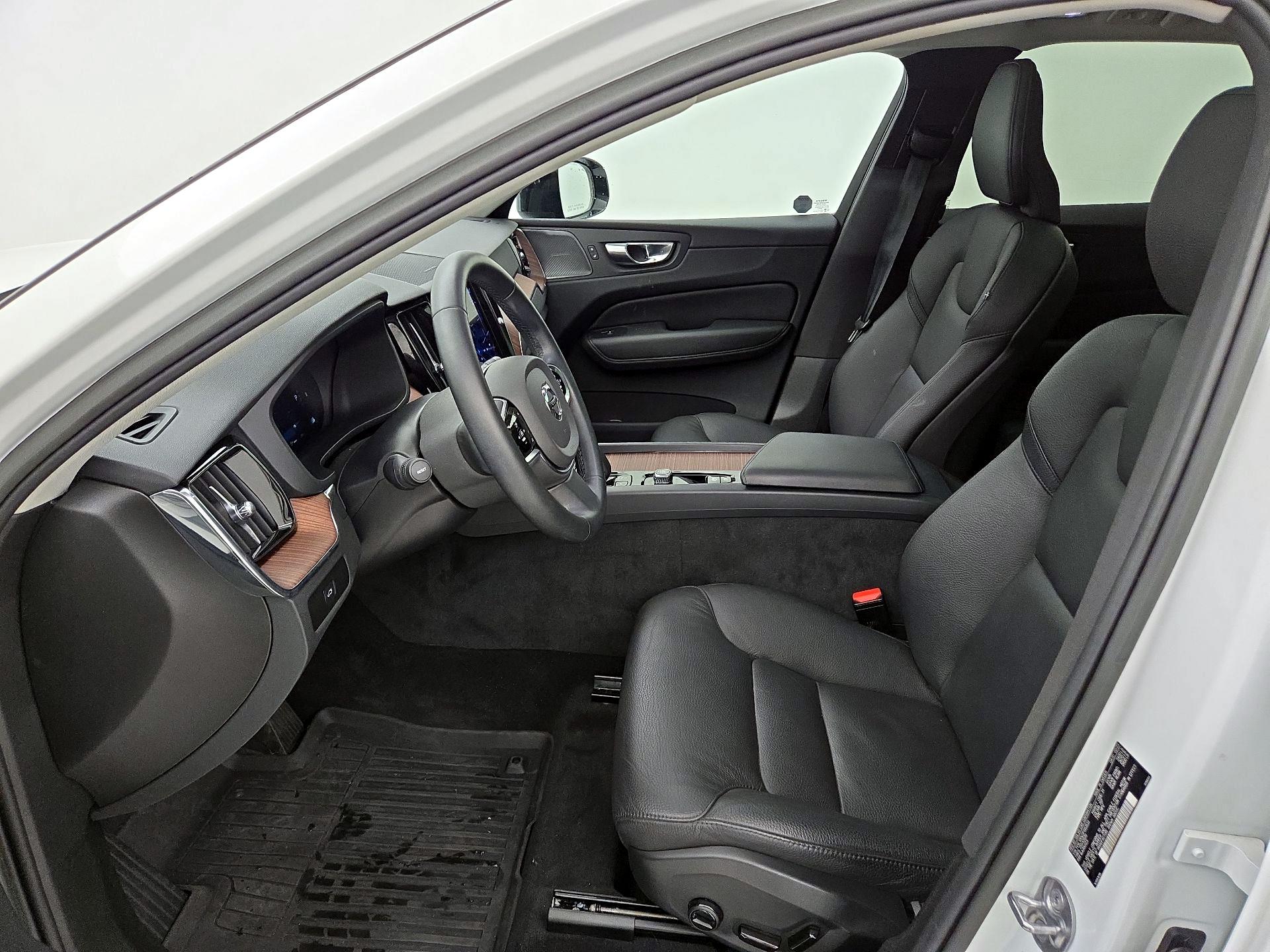 Thumbnail: 2023 Volvo XC60 - 11