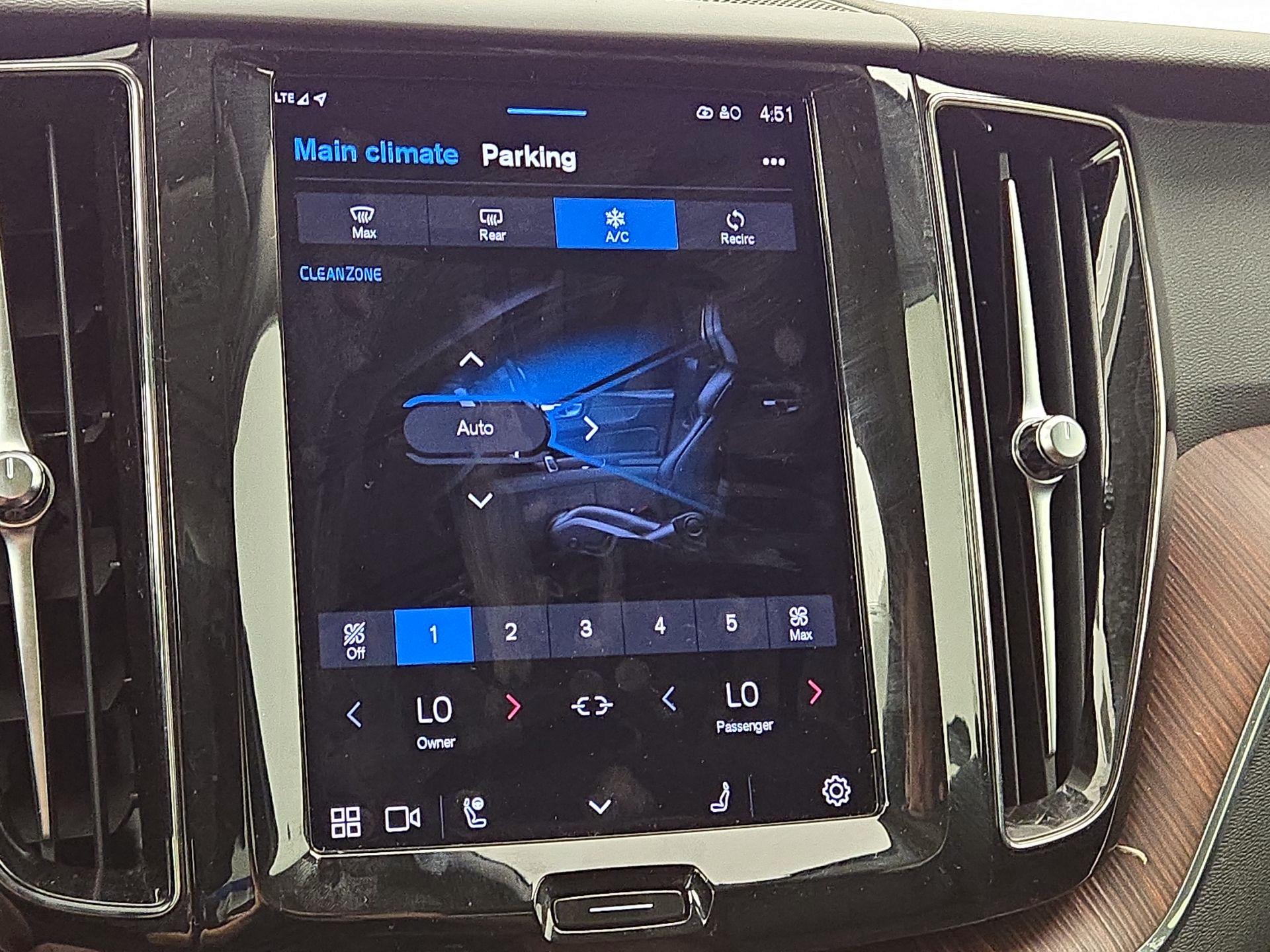 Thumbnail: 2023 Volvo XC60 - 17