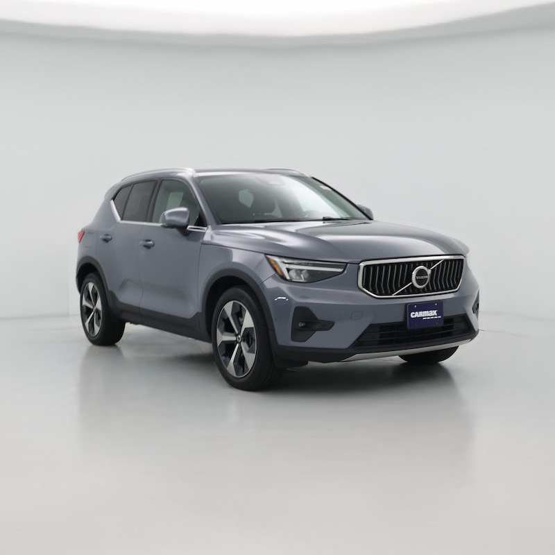 2023 Volvo XC40 B5 Plus Bright Theme