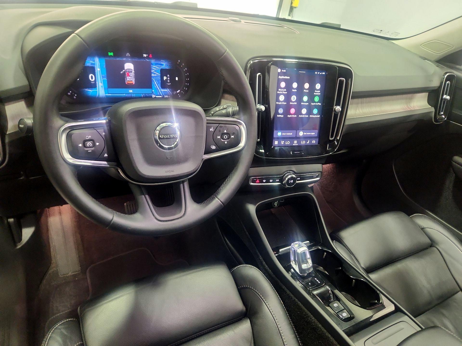 Thumbnail: 2023 Volvo XC40 - 9