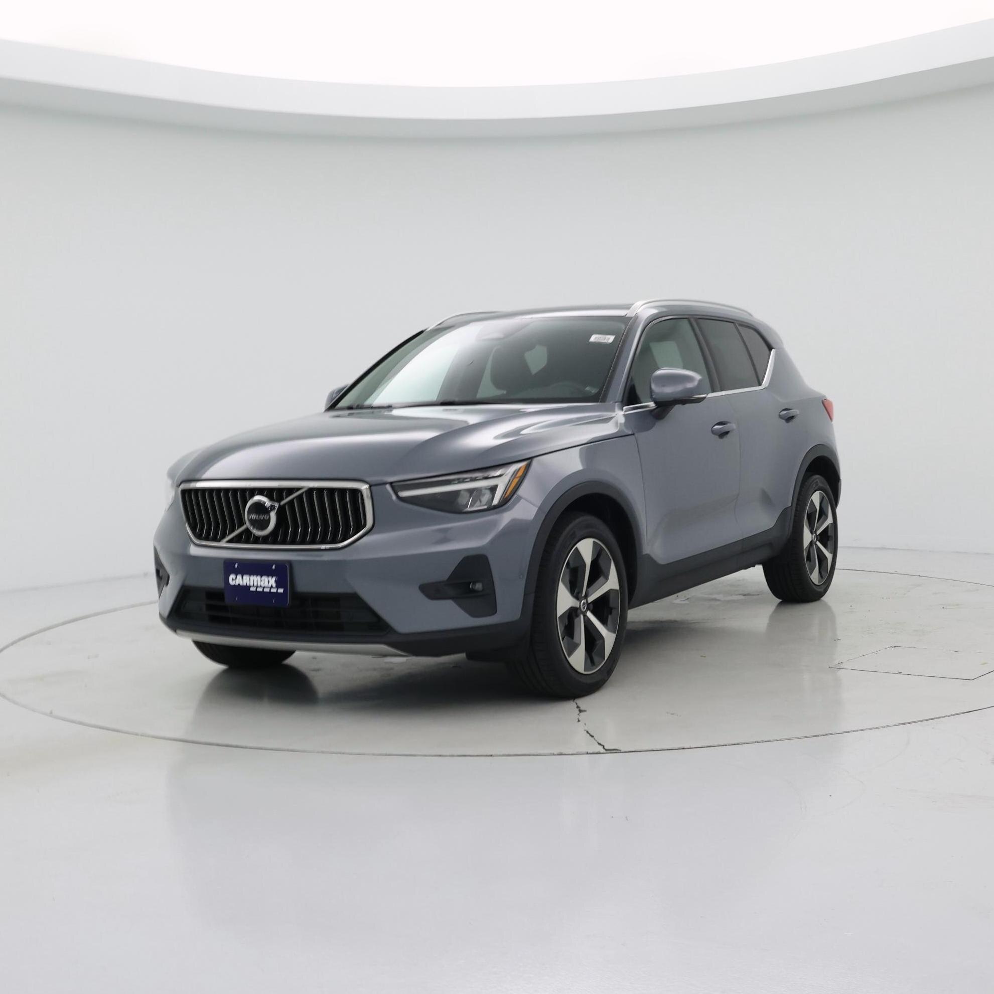 Thumbnail: 2023 Volvo XC40 - 4