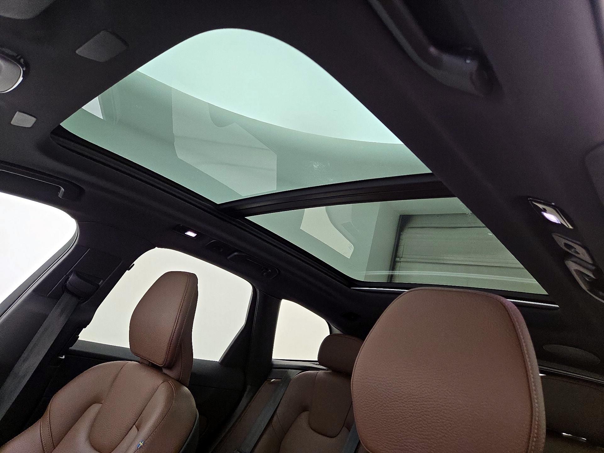 Thumbnail: 2023 Volvo XC60 - 20