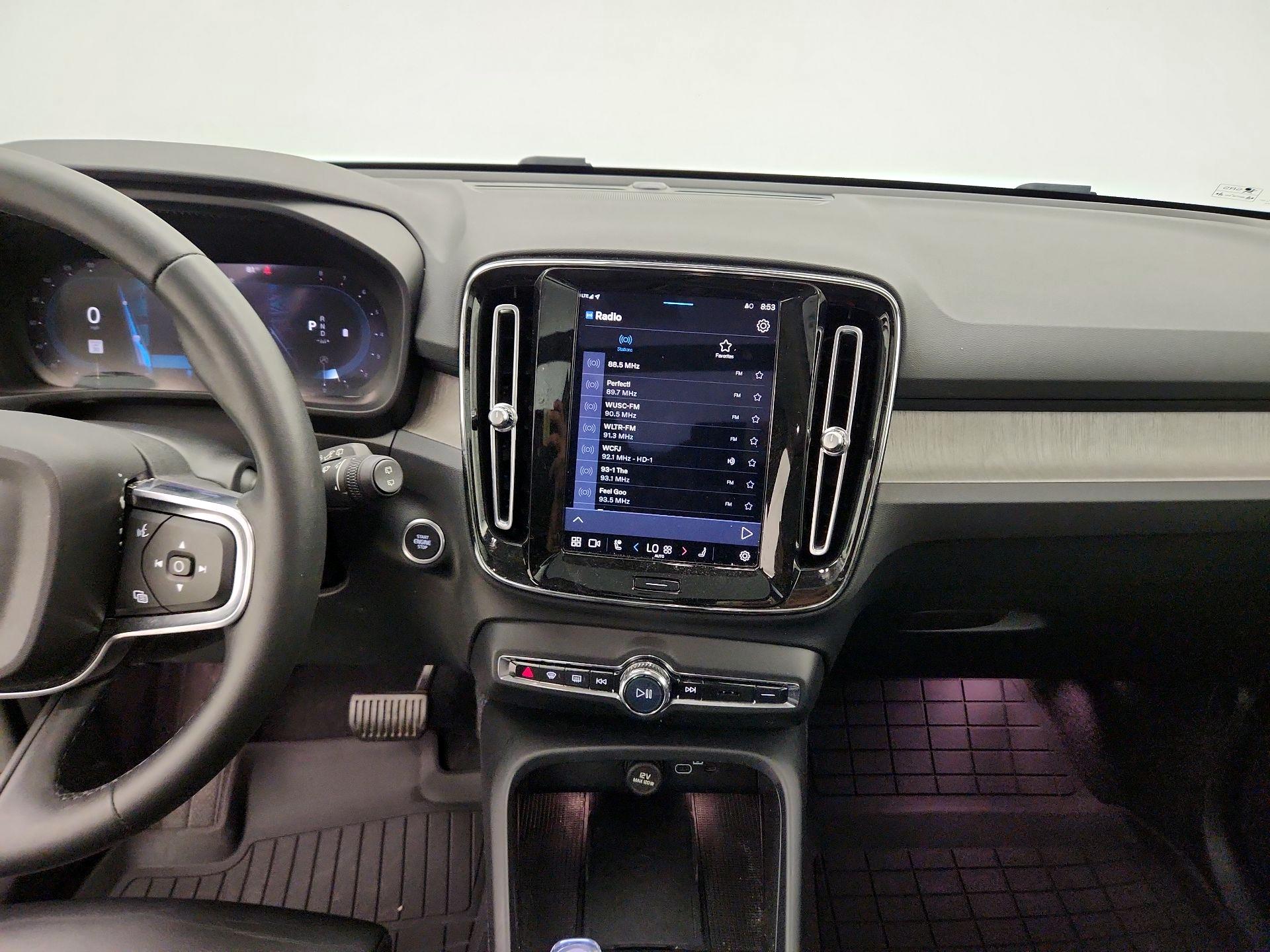 Thumbnail: 2023 Volvo XC40 - 9