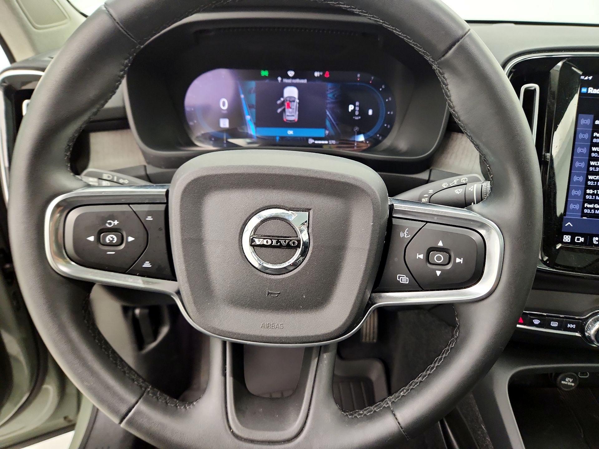 Thumbnail: 2023 Volvo XC40 - 10