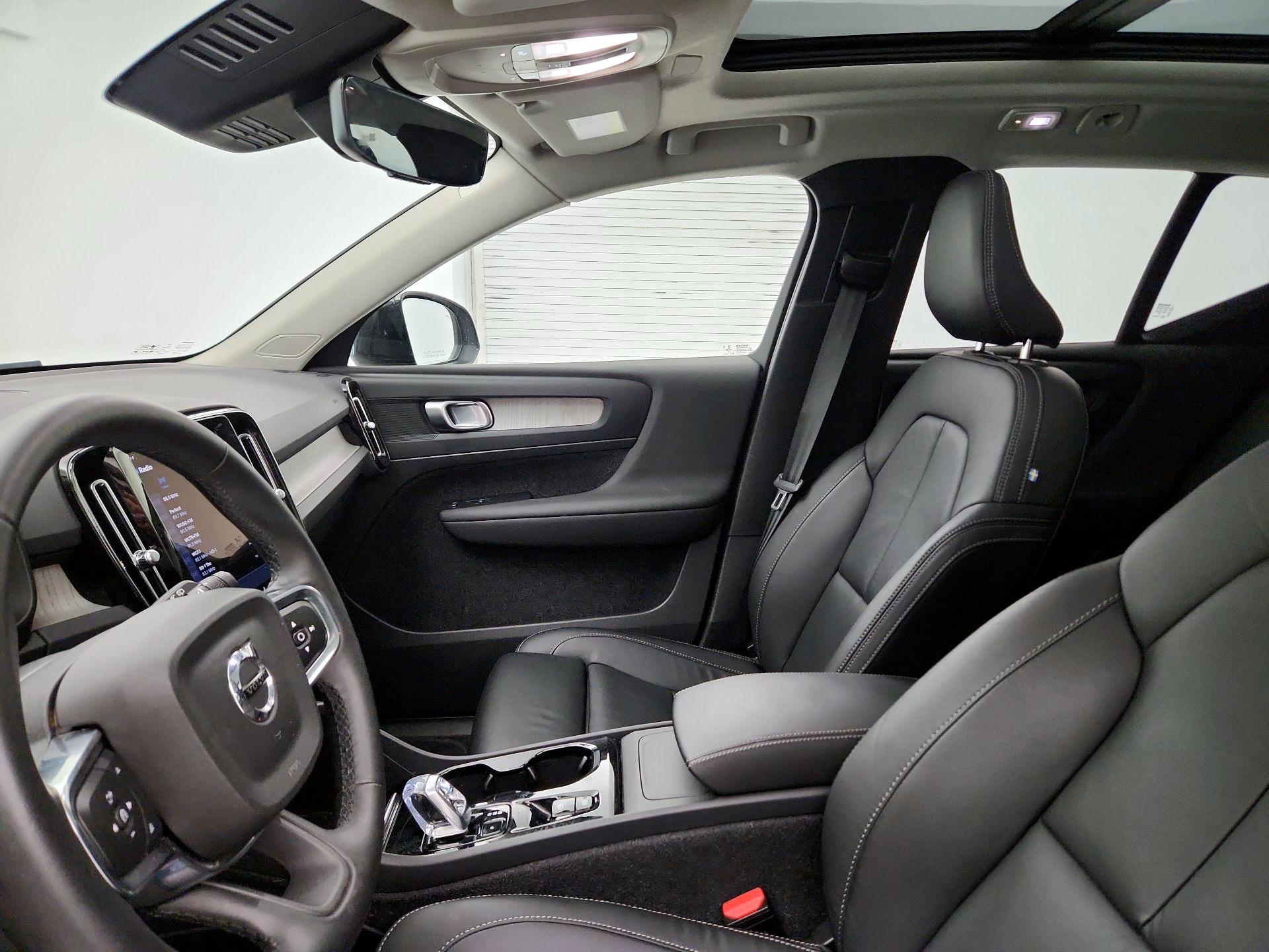 Thumbnail: 2023 Volvo XC40 - 11