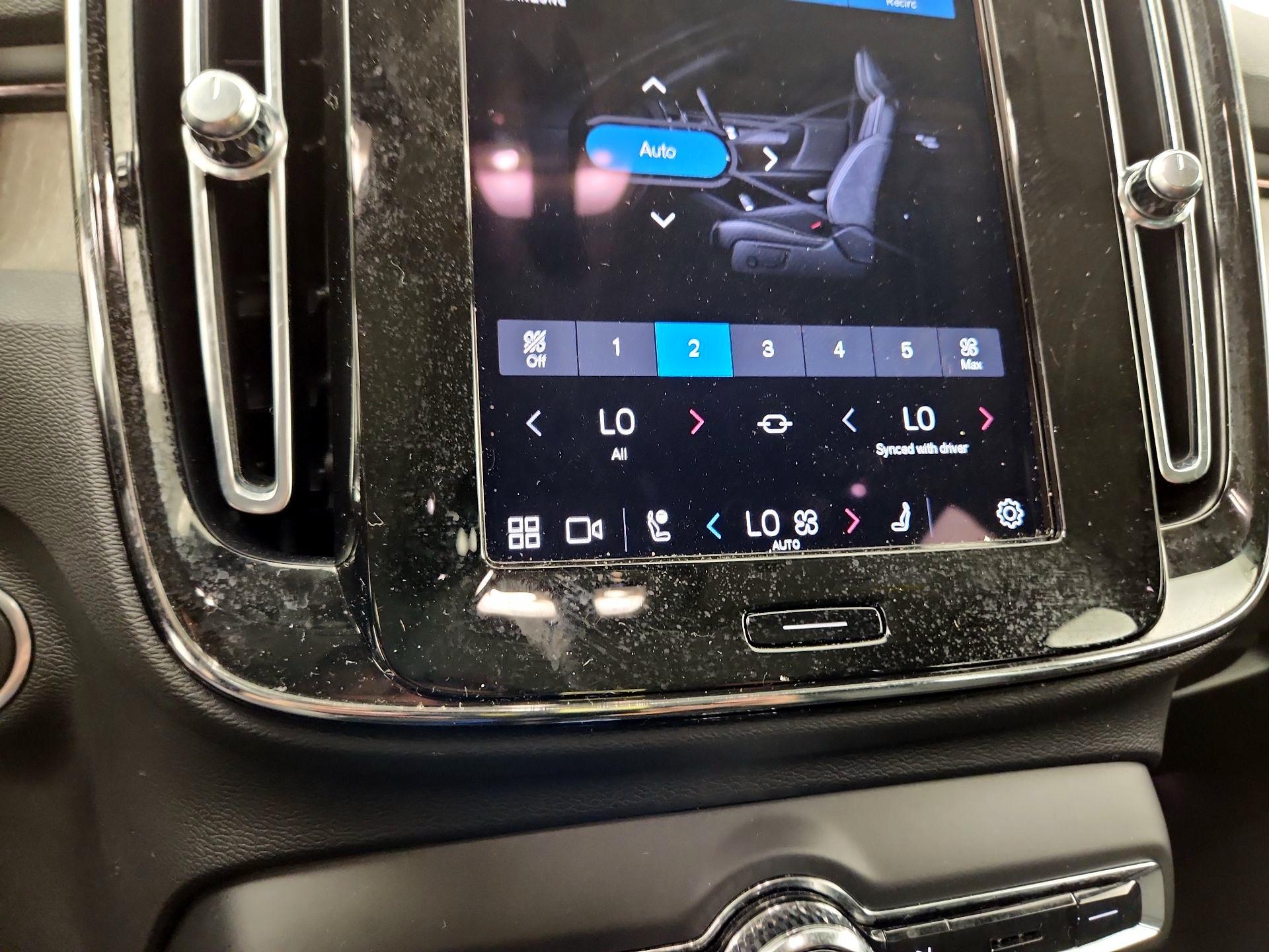 Thumbnail: 2023 Volvo XC40 - 15
