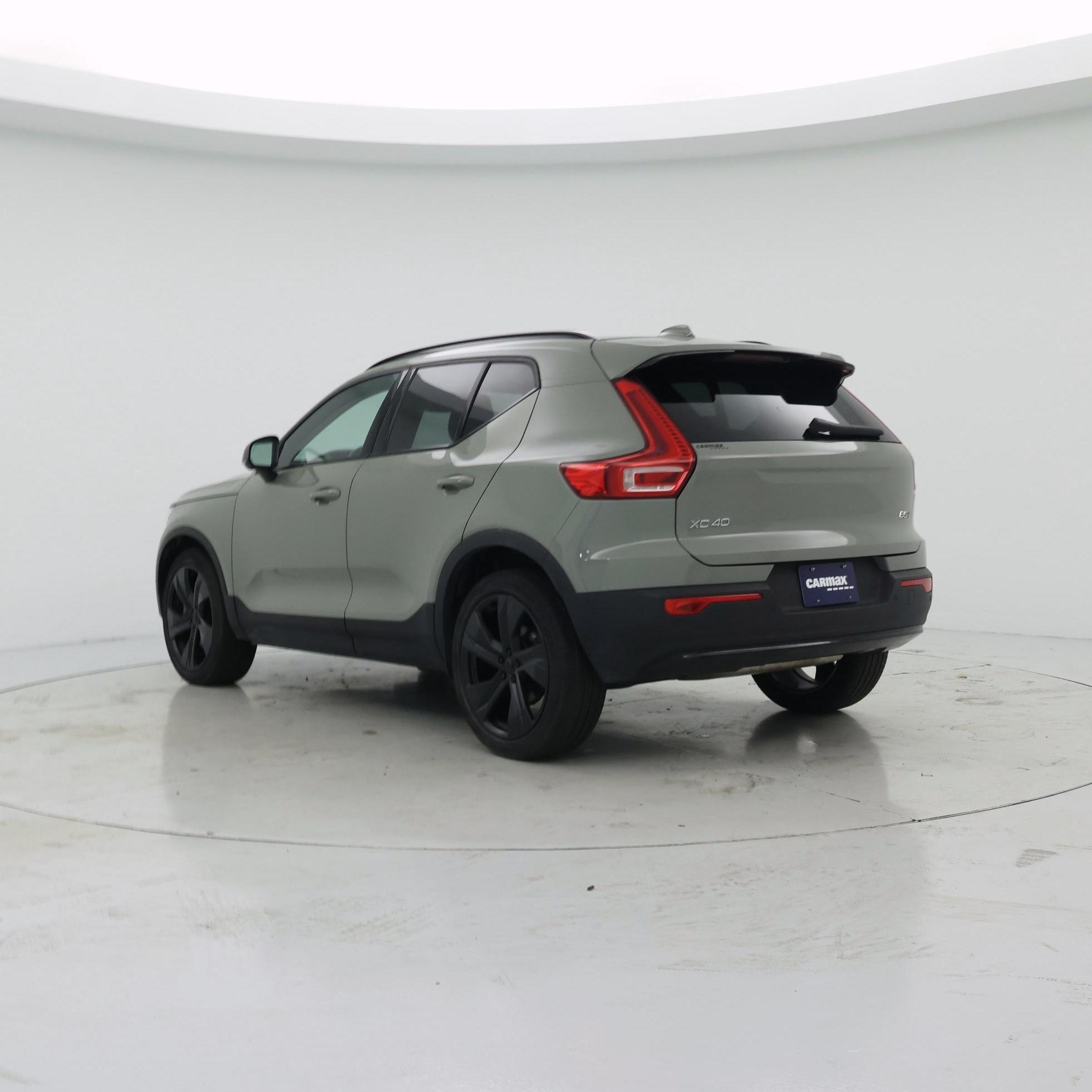 Thumbnail: 2023 Volvo XC40 - 2