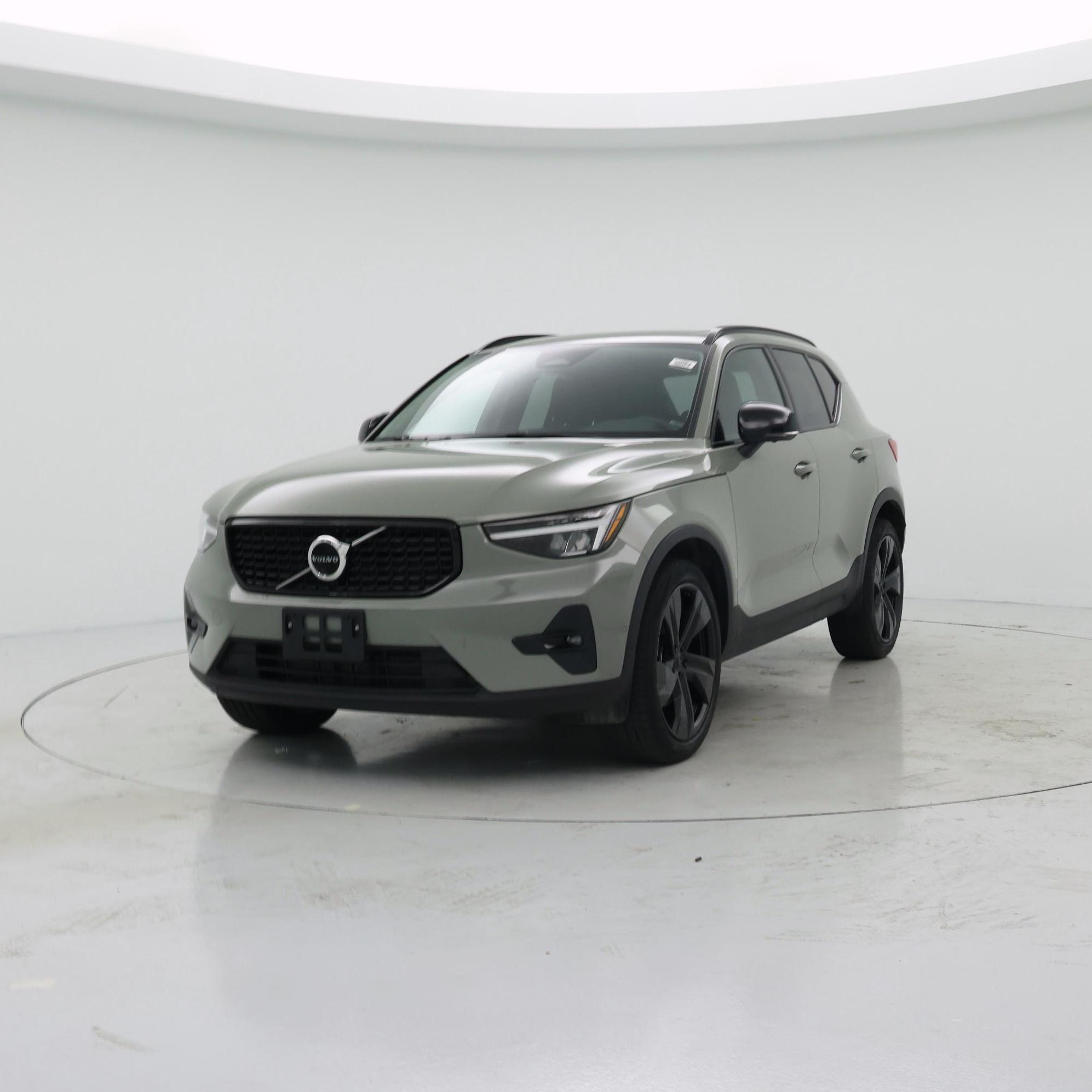 Thumbnail: 2023 Volvo XC40 - 4