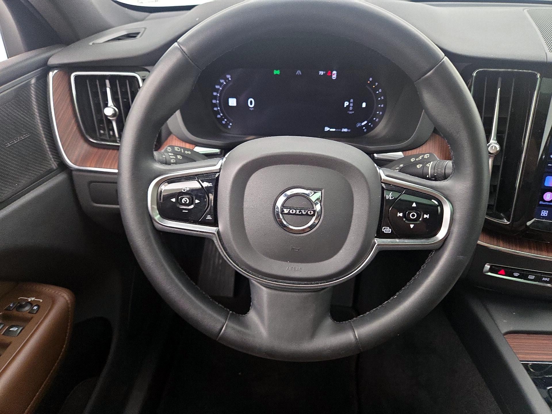 Thumbnail: 2023 Volvo XC60 - 10